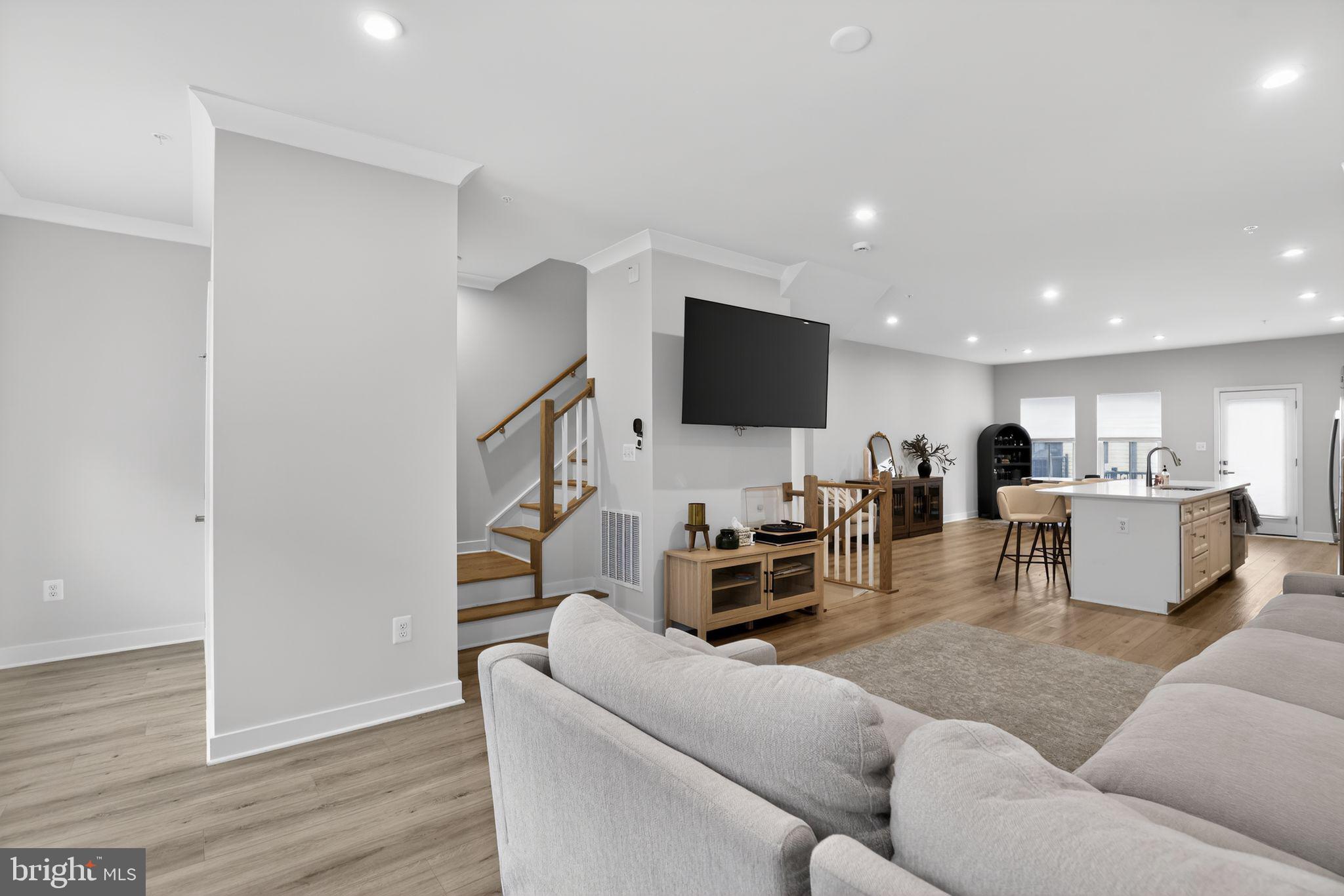 BANNER ROW - Residential