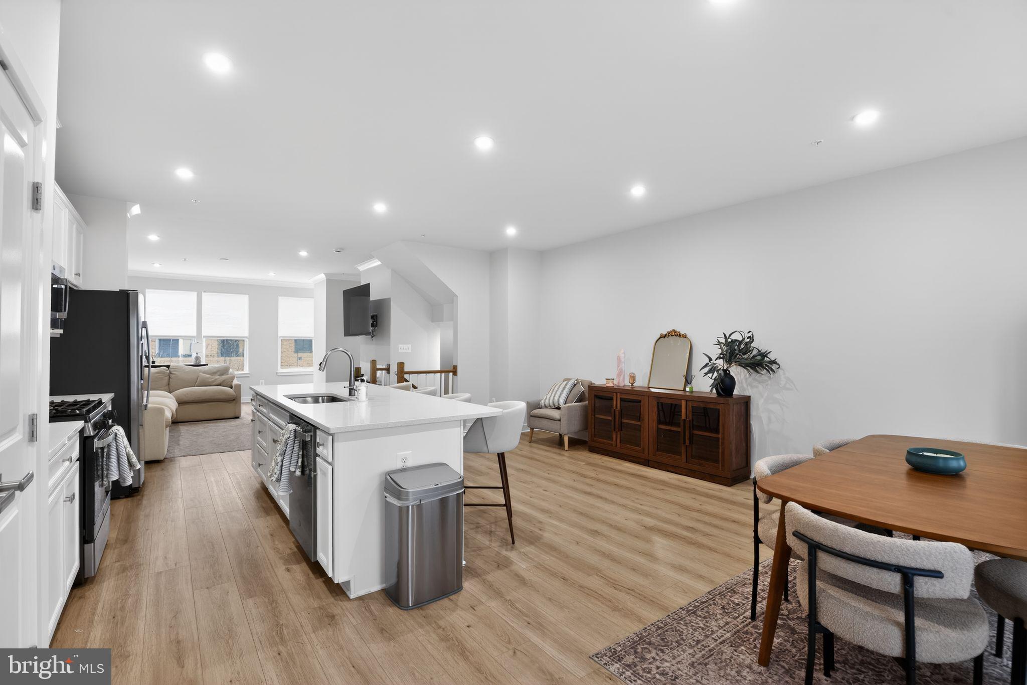 BANNER ROW - Residential