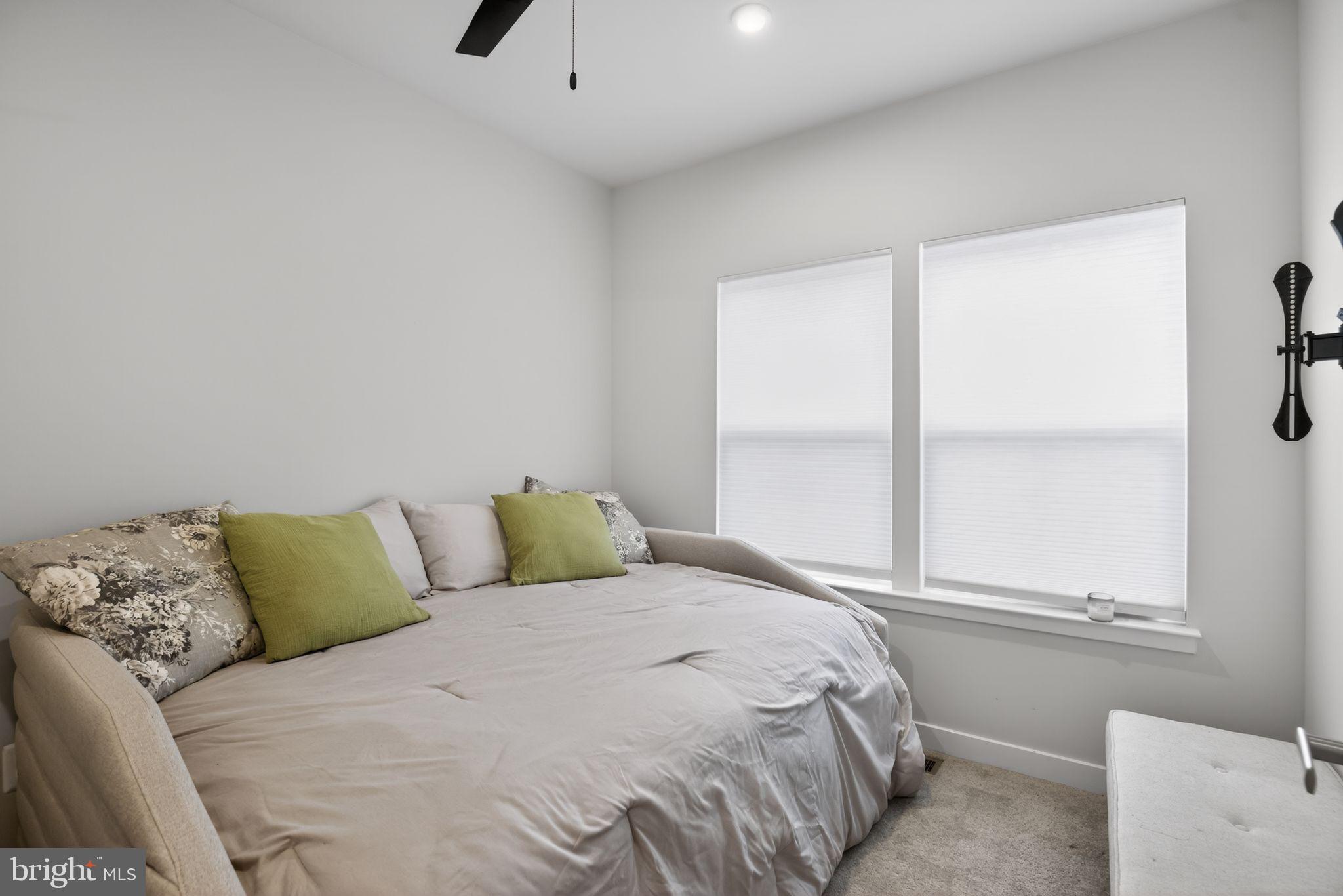 BANNER ROW - Residential