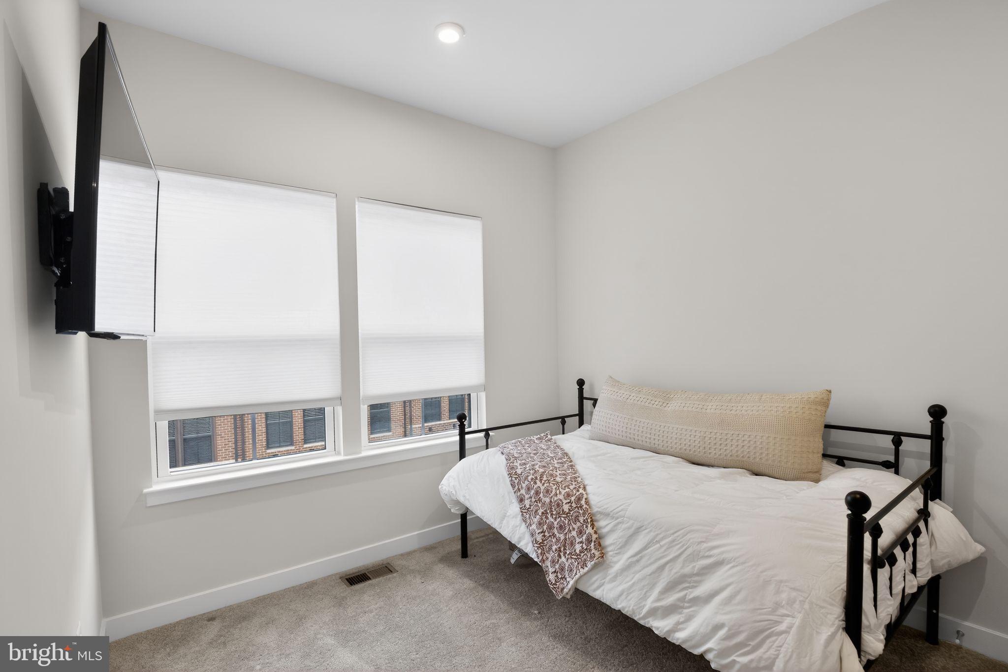 BANNER ROW - Residential