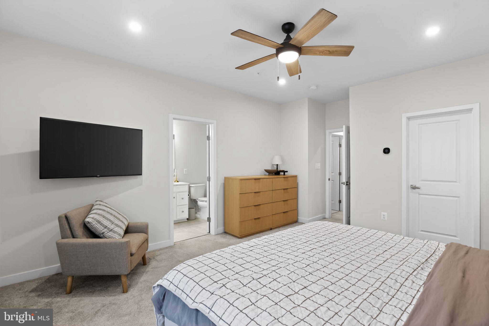 BANNER ROW - Residential