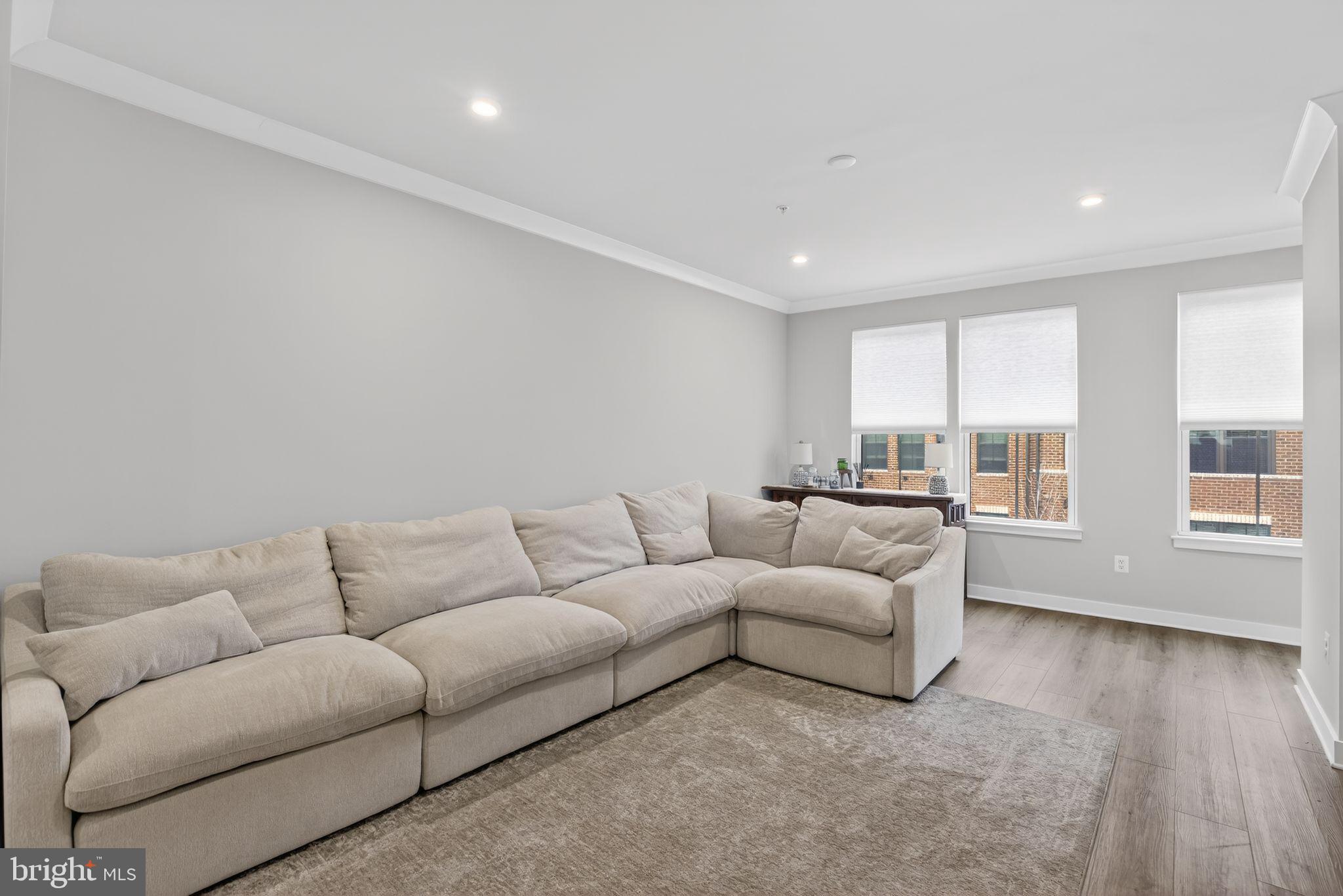 BANNER ROW - Residential