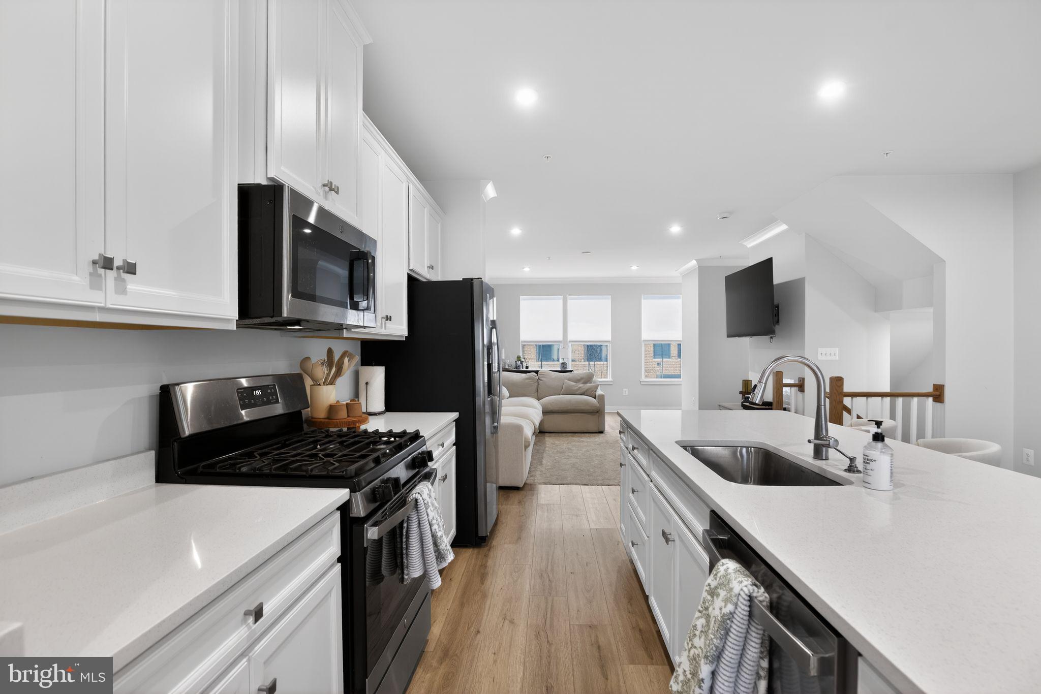 BANNER ROW - Residential