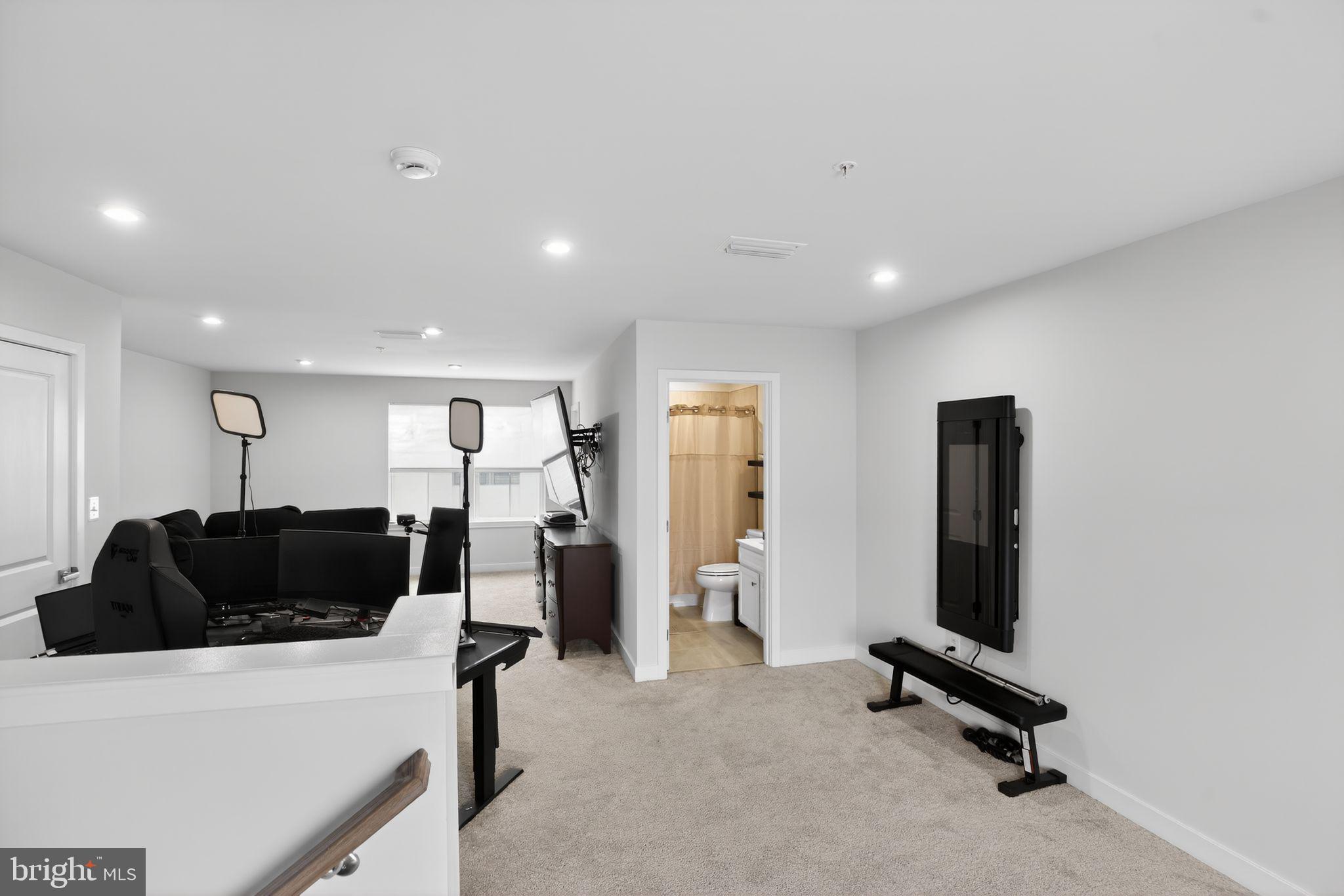 BANNER ROW - Residential