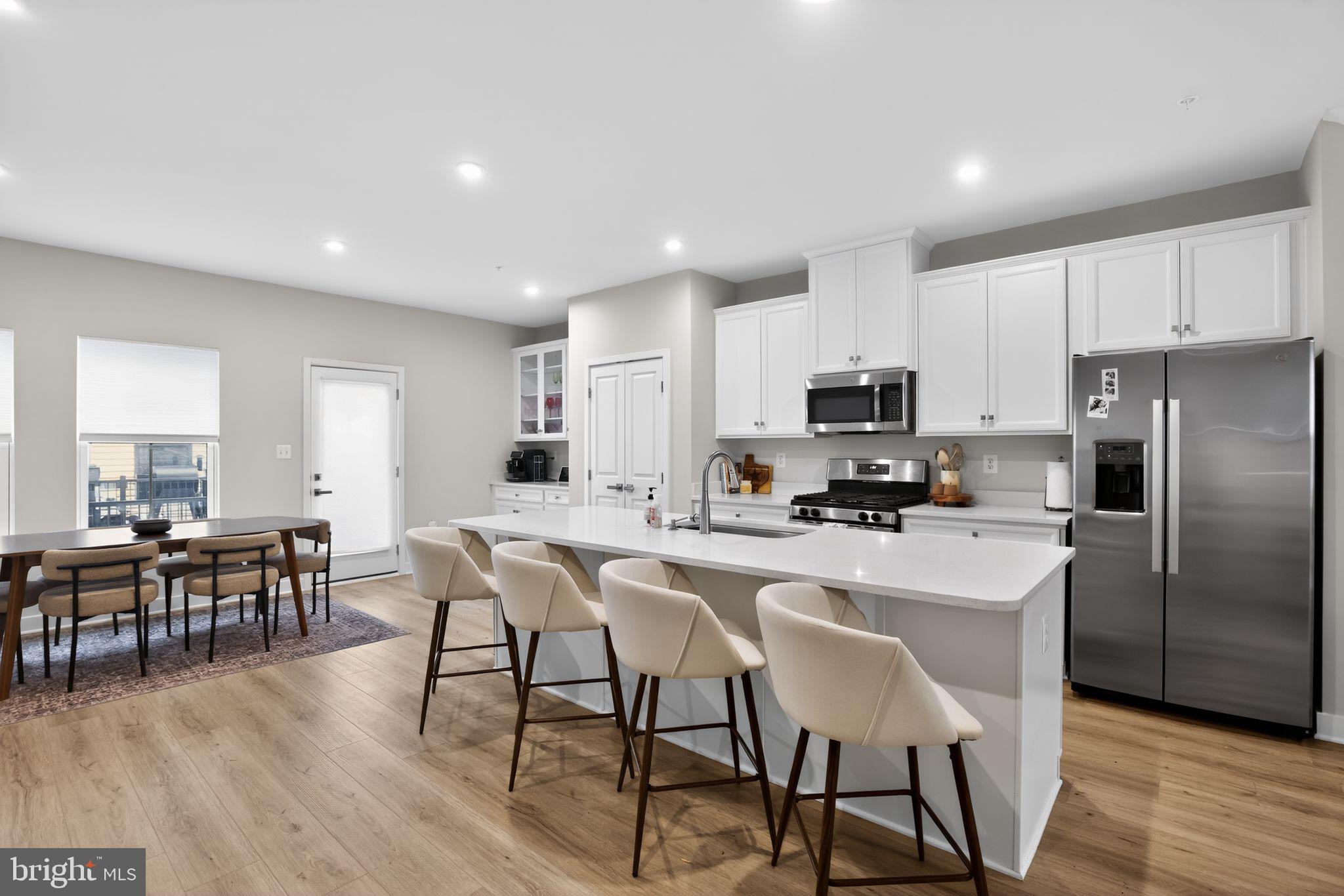 BANNER ROW - Residential