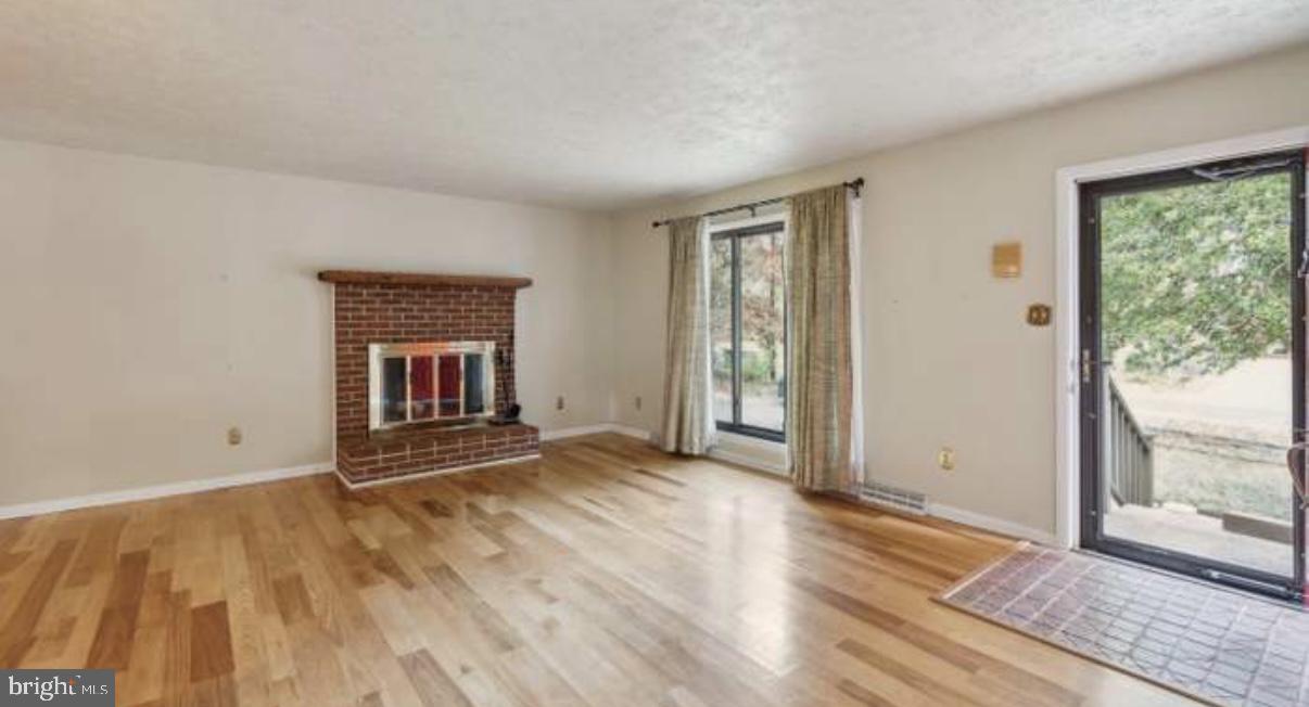 LAKE OF THE WOODS - Residential Lease