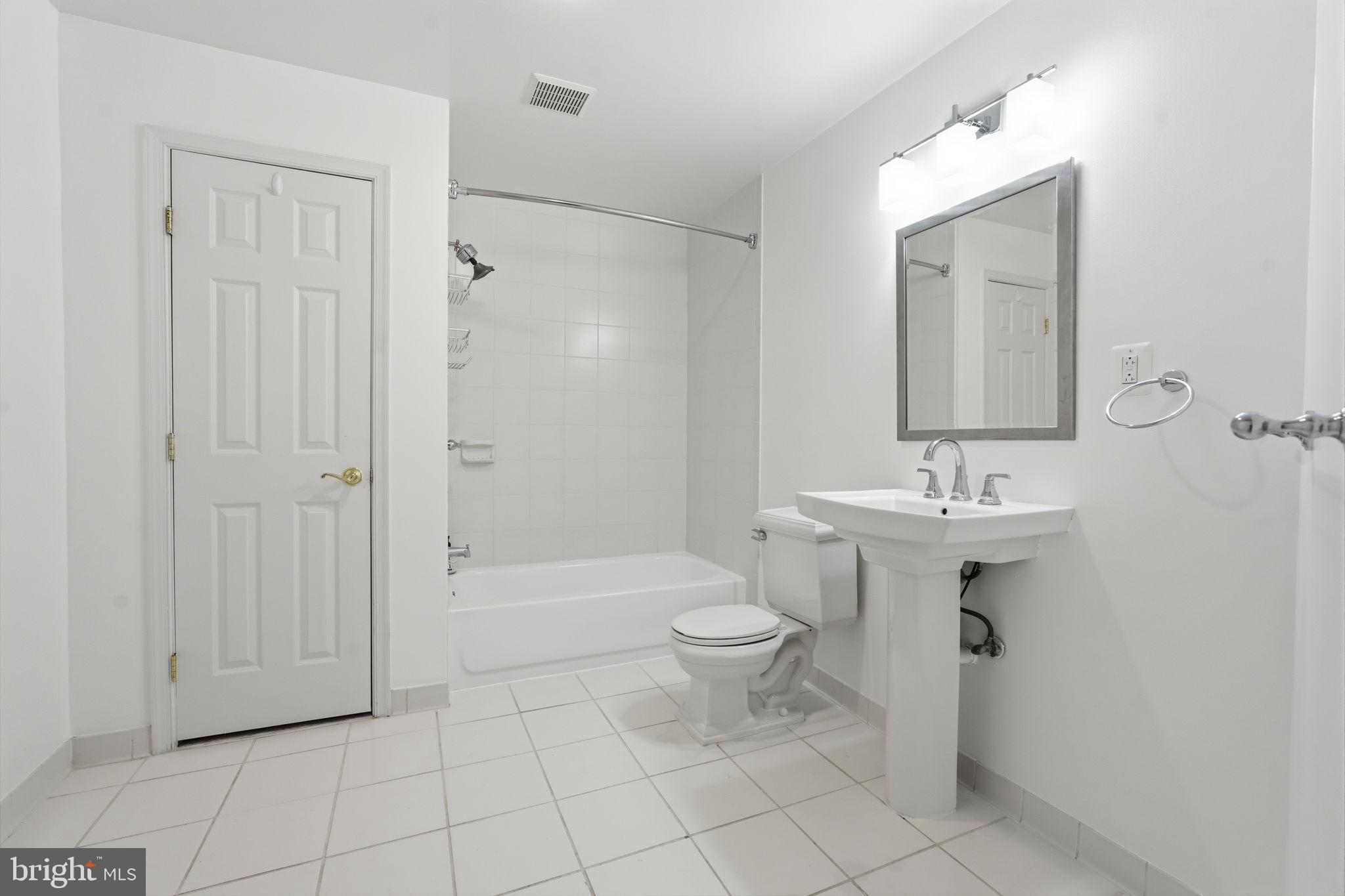 HOLMES RUN PARK - Residential