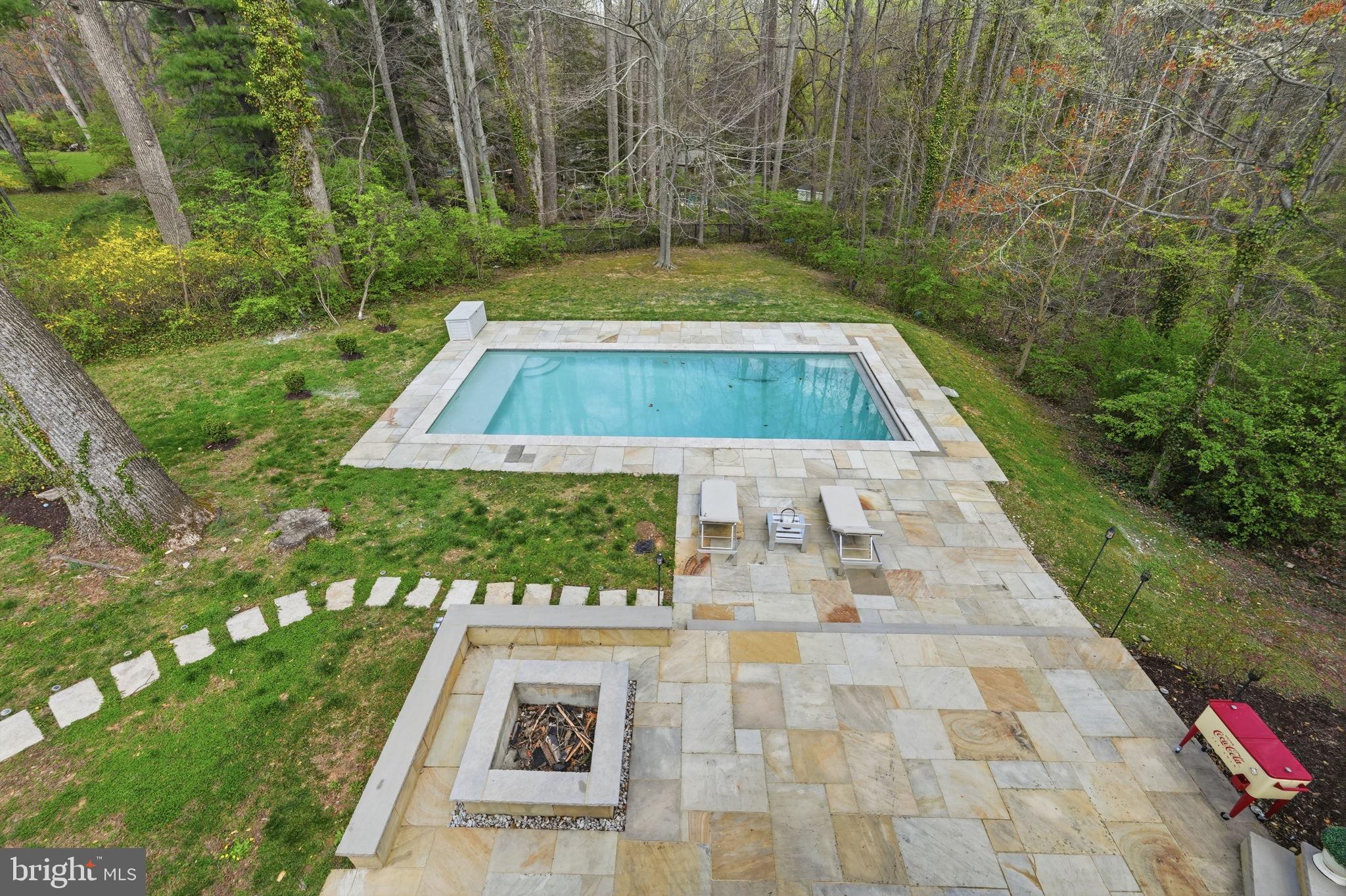 HOLMES RUN PARK - Residential