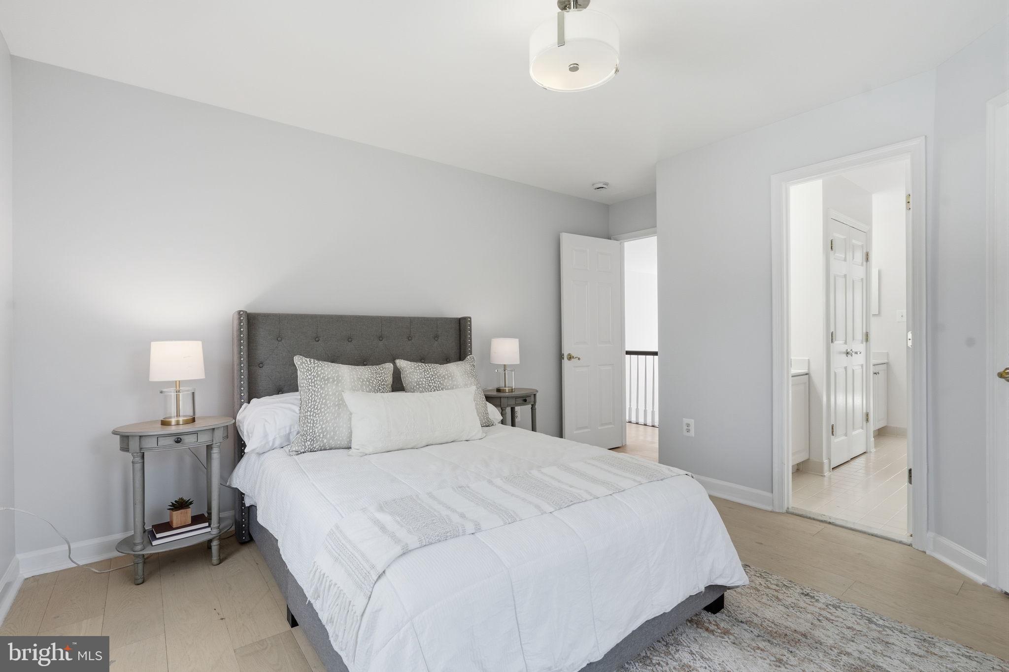 HOLMES RUN PARK - Residential