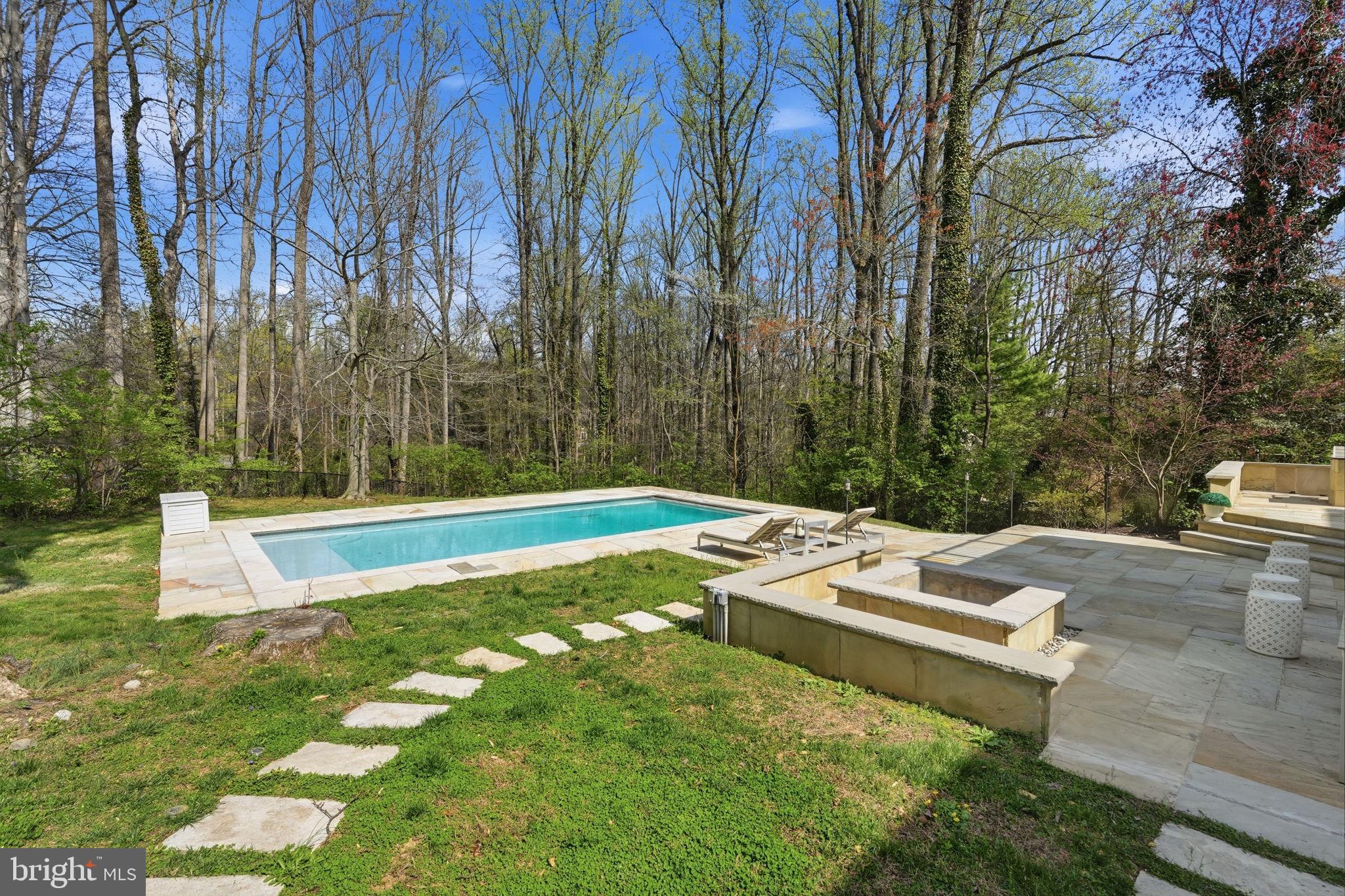 HOLMES RUN PARK - Residential