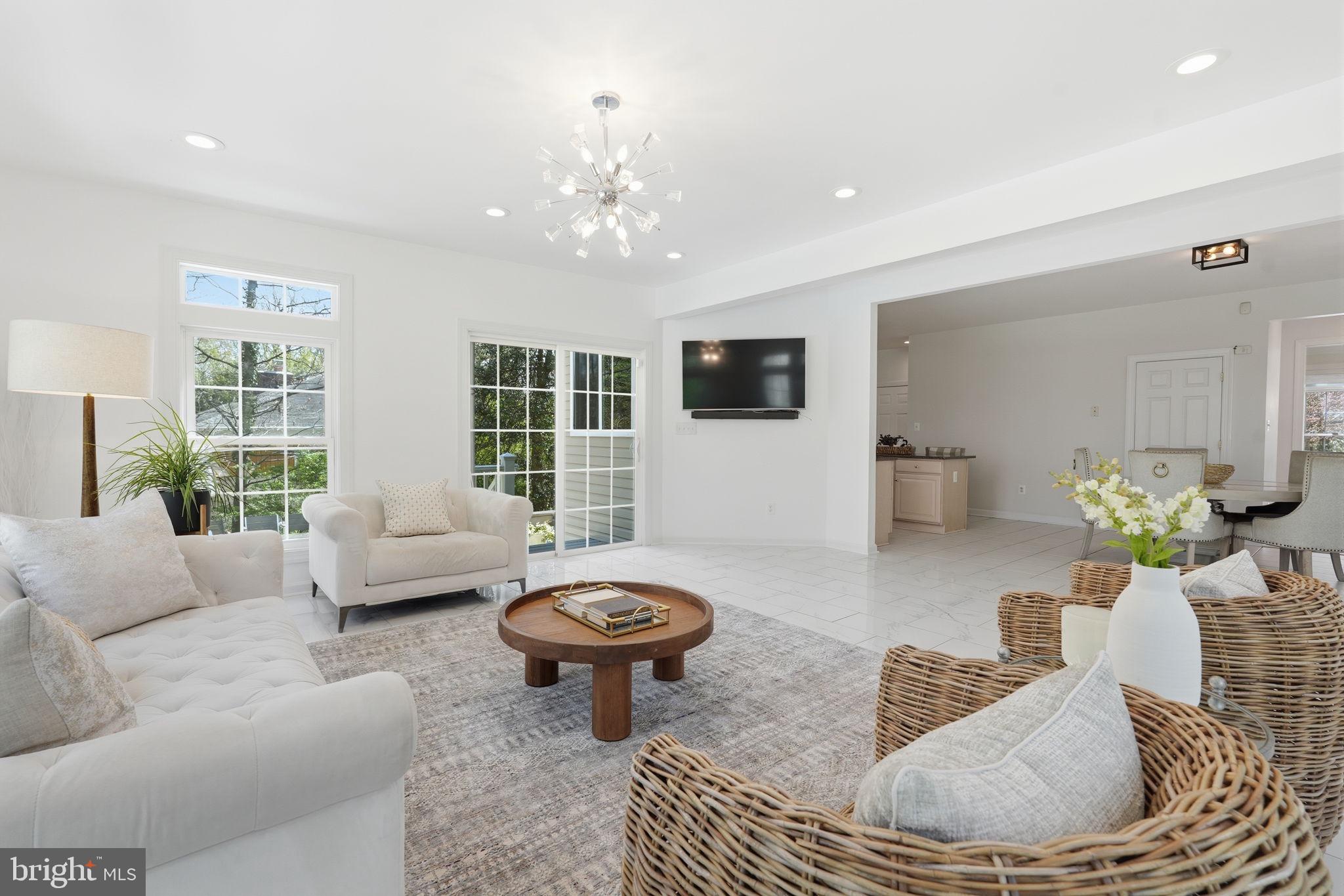 HOLMES RUN PARK - Residential