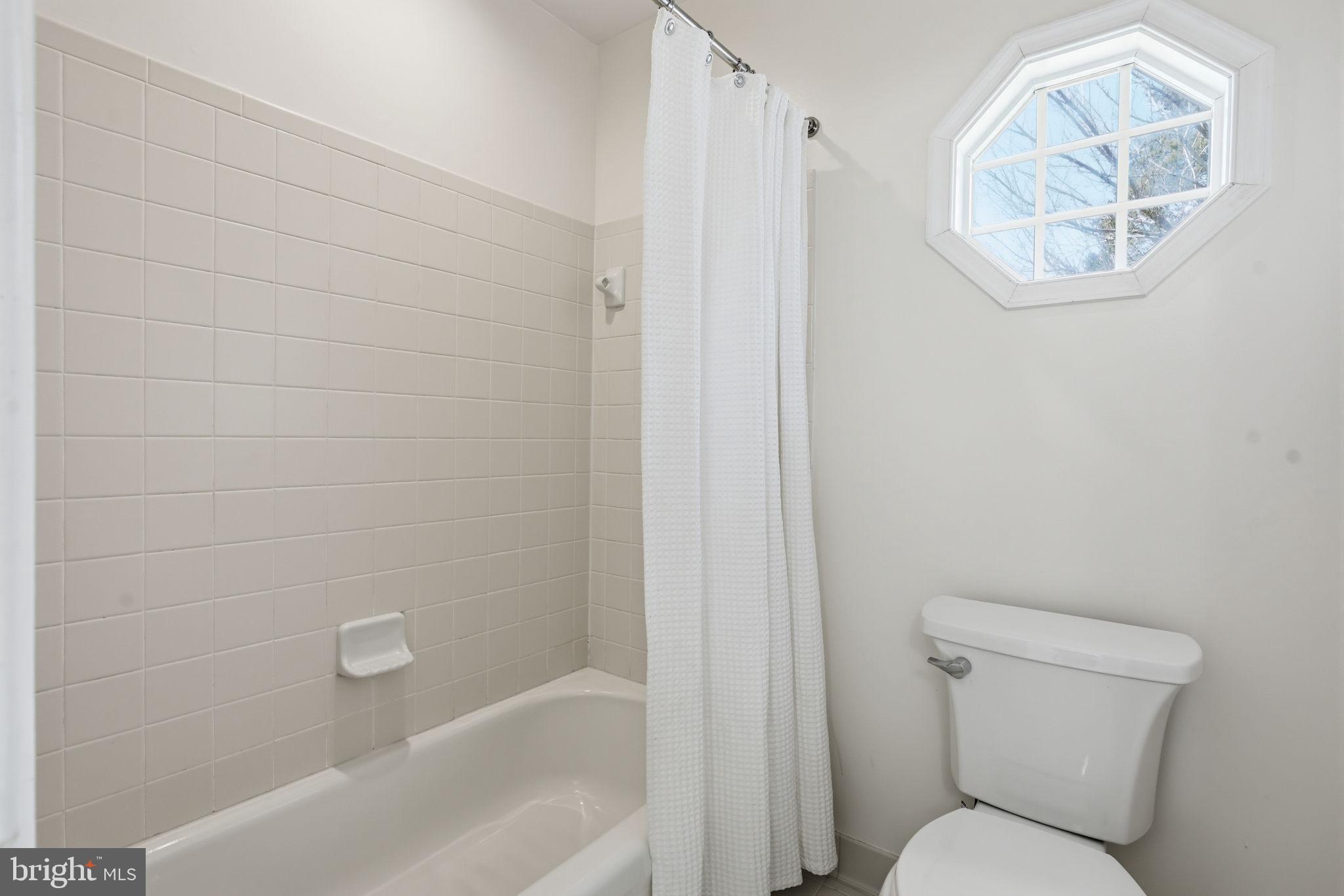 HOLMES RUN PARK - Residential