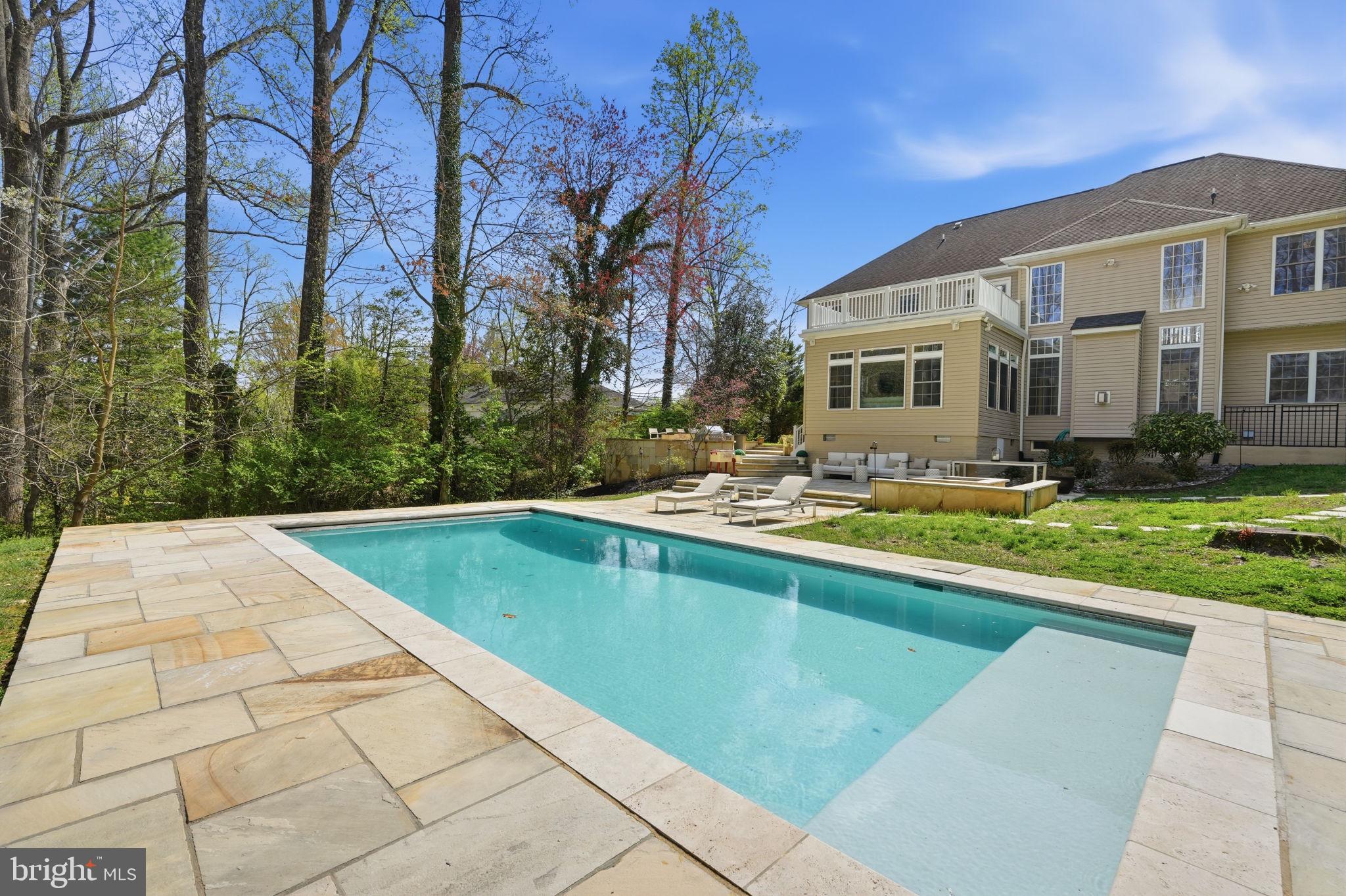 HOLMES RUN PARK - Residential