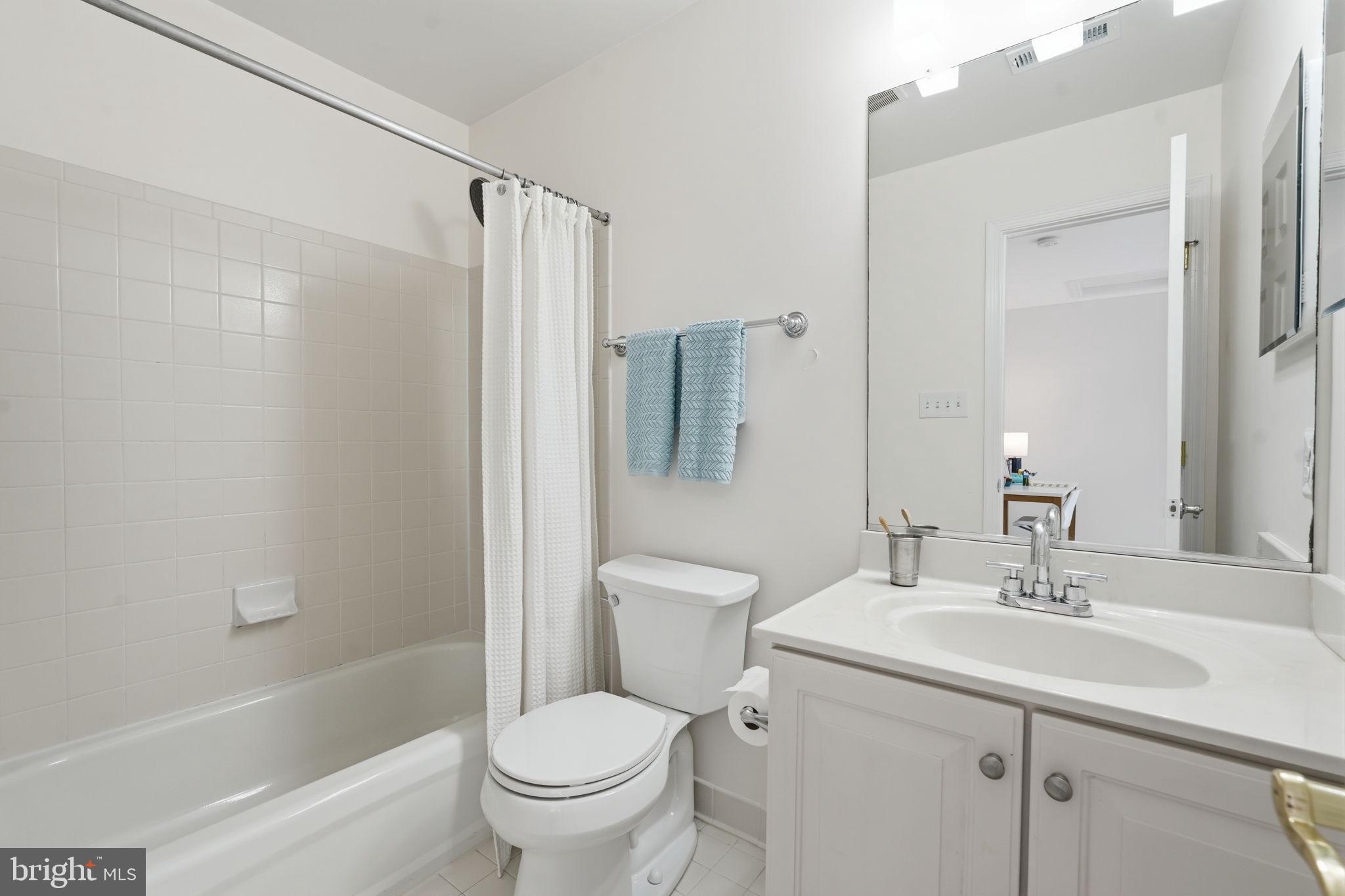 HOLMES RUN PARK - Residential