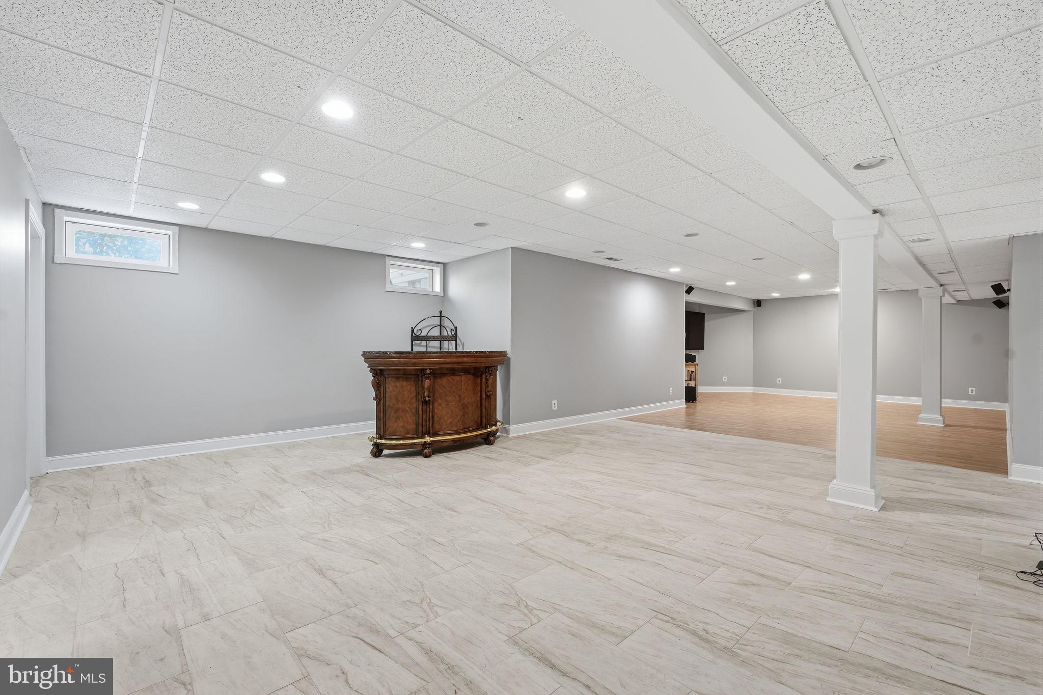 HOLMES RUN PARK - Residential