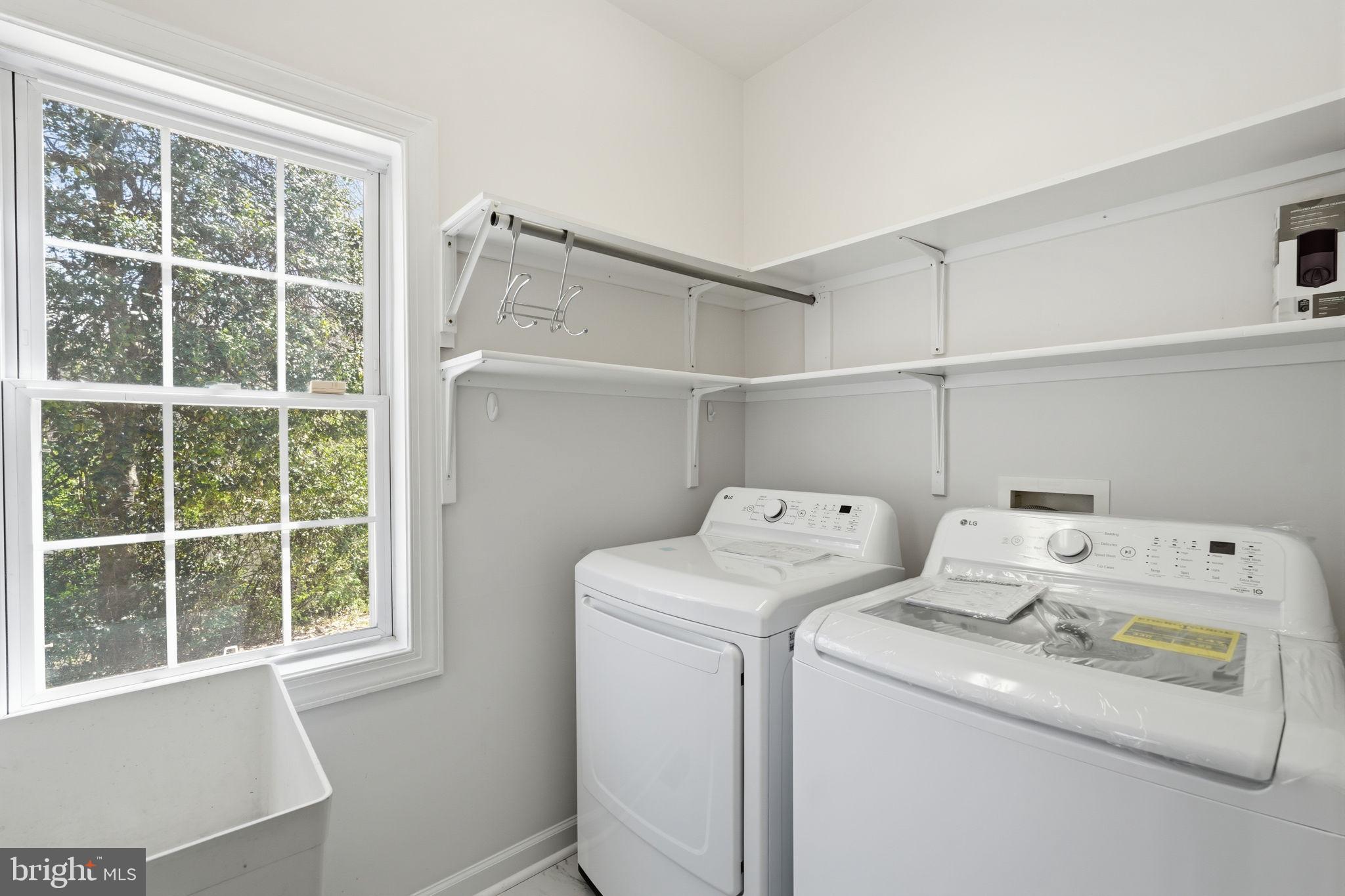 HOLMES RUN PARK - Residential