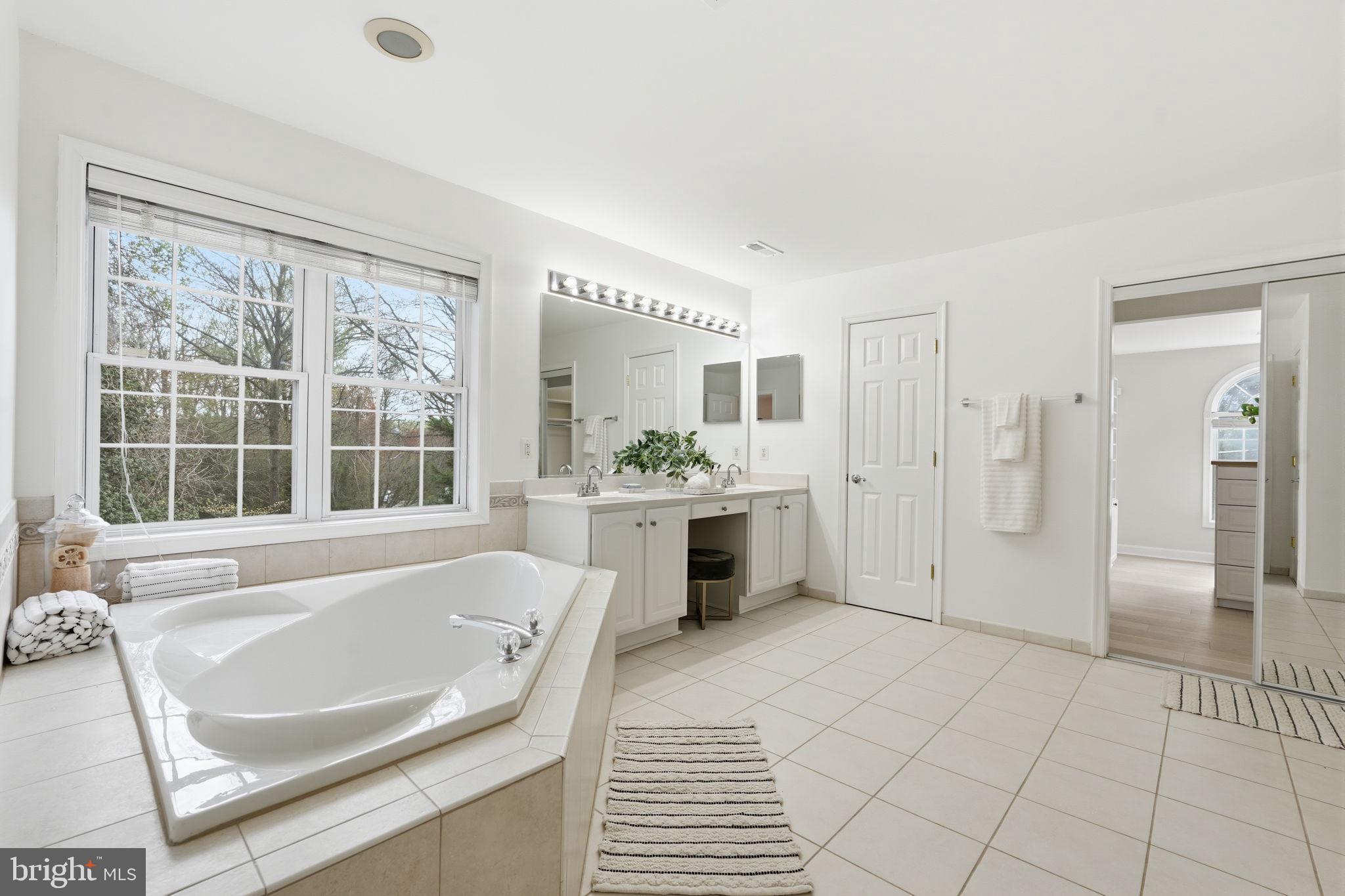 HOLMES RUN PARK - Residential