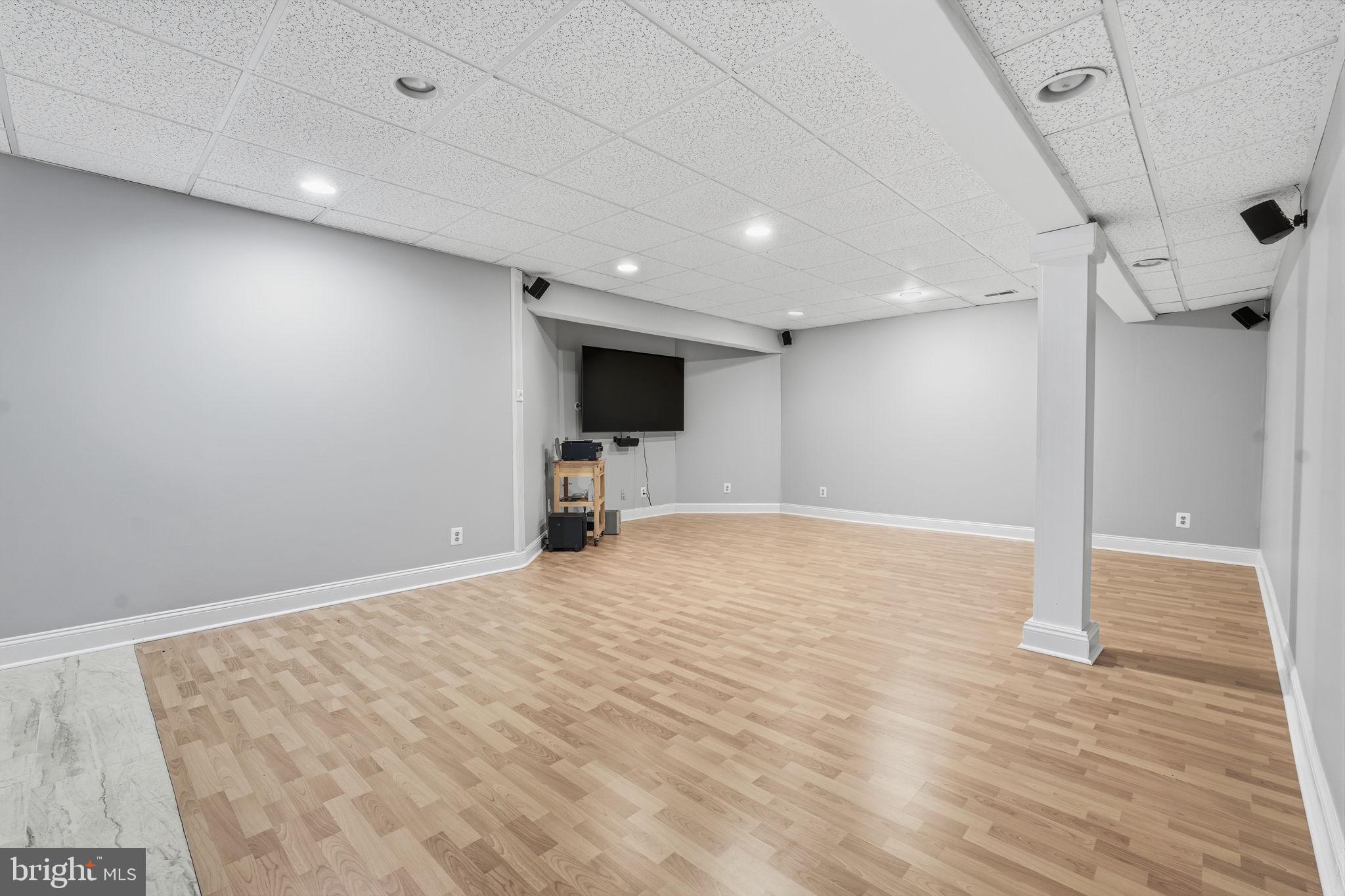 HOLMES RUN PARK - Residential