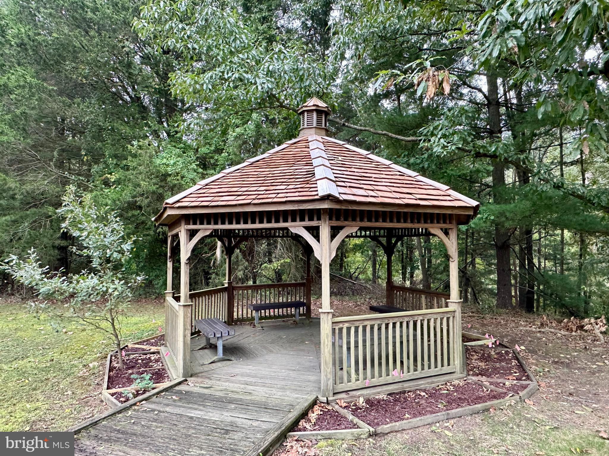 HICKORY WOODS - Residential