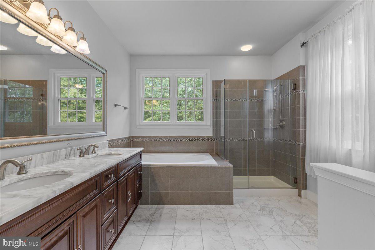 HICKORY WOODS - Residential