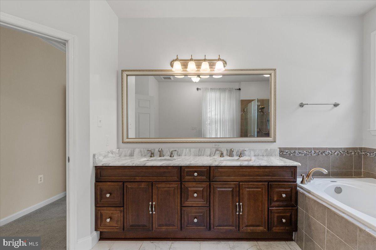 HICKORY WOODS - Residential