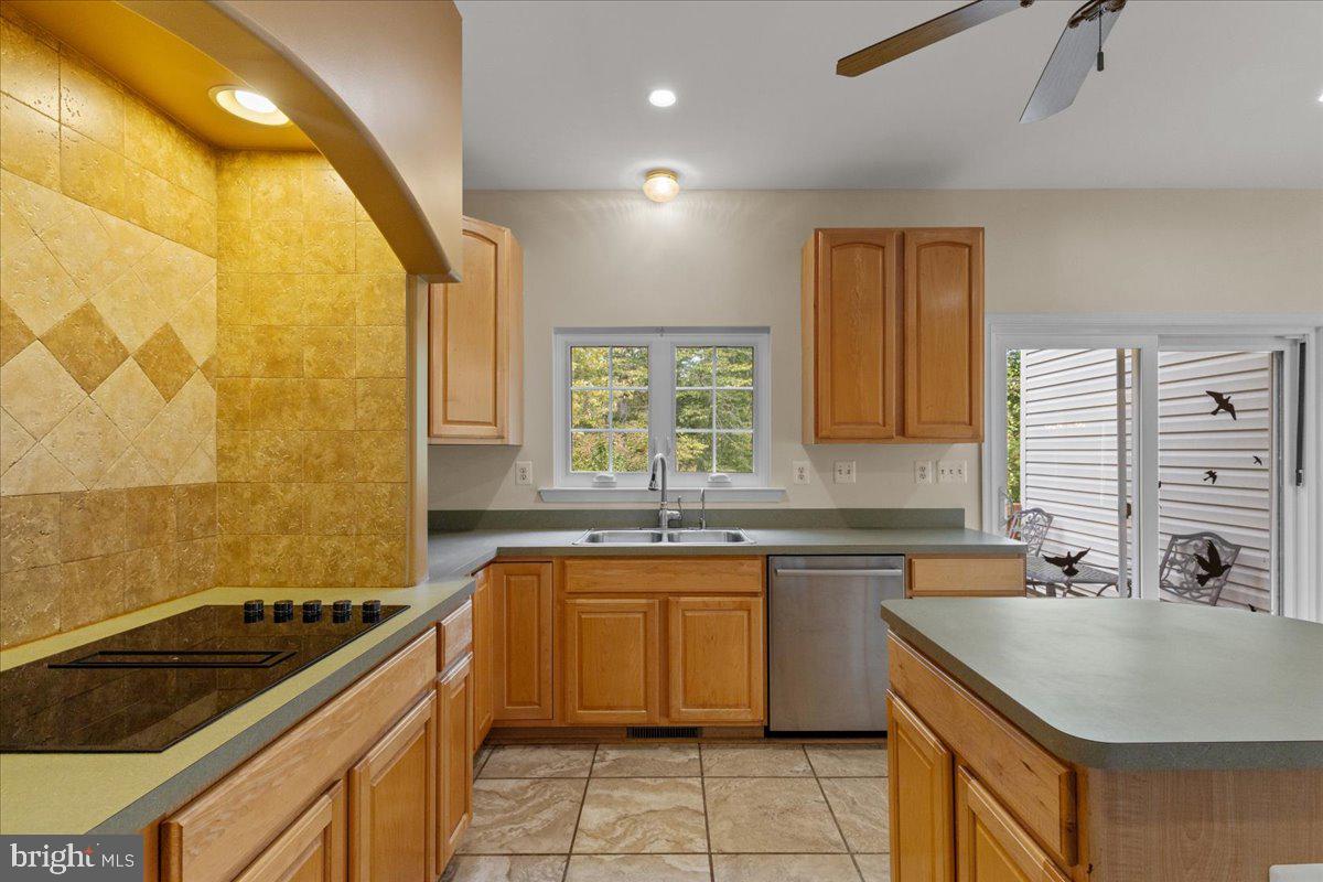 HICKORY WOODS - Residential