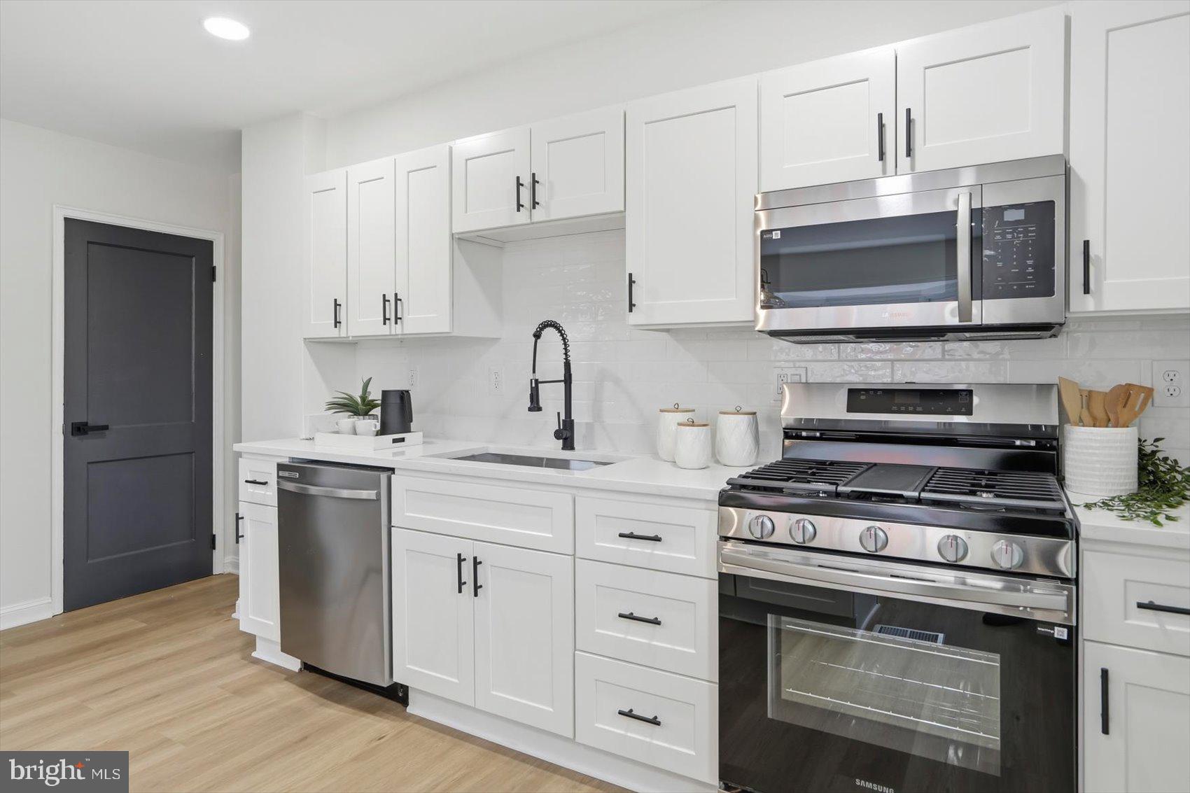 PERRING LOCH - Residential