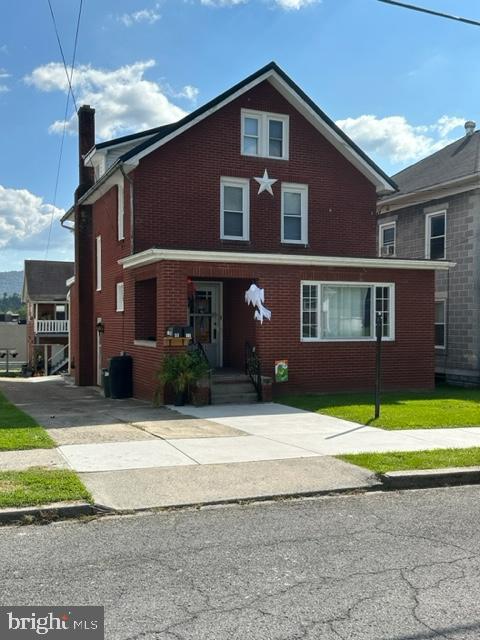 Main image without alt text