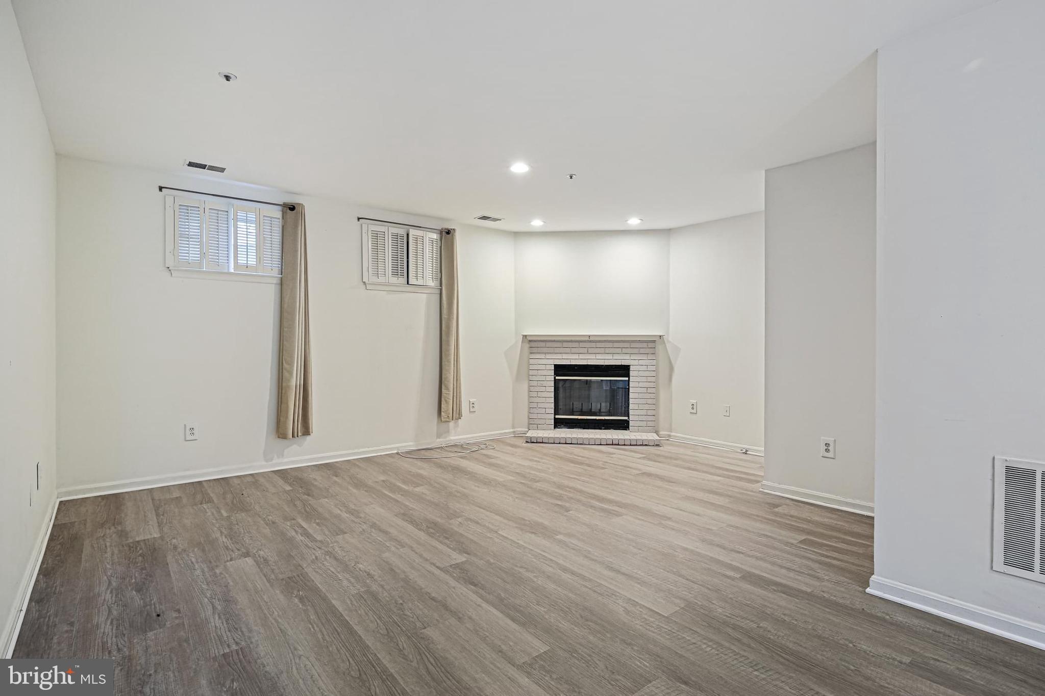 HALLOWELL - Residential Lease