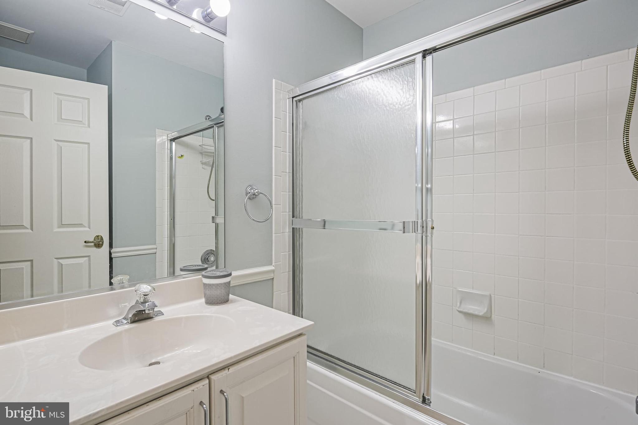 HALLOWELL - Residential Lease