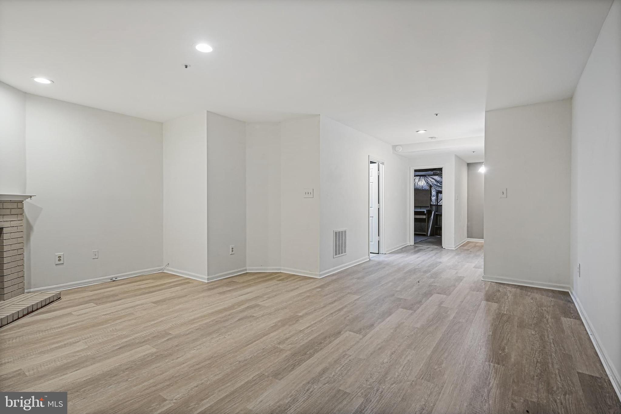 HALLOWELL - Residential Lease