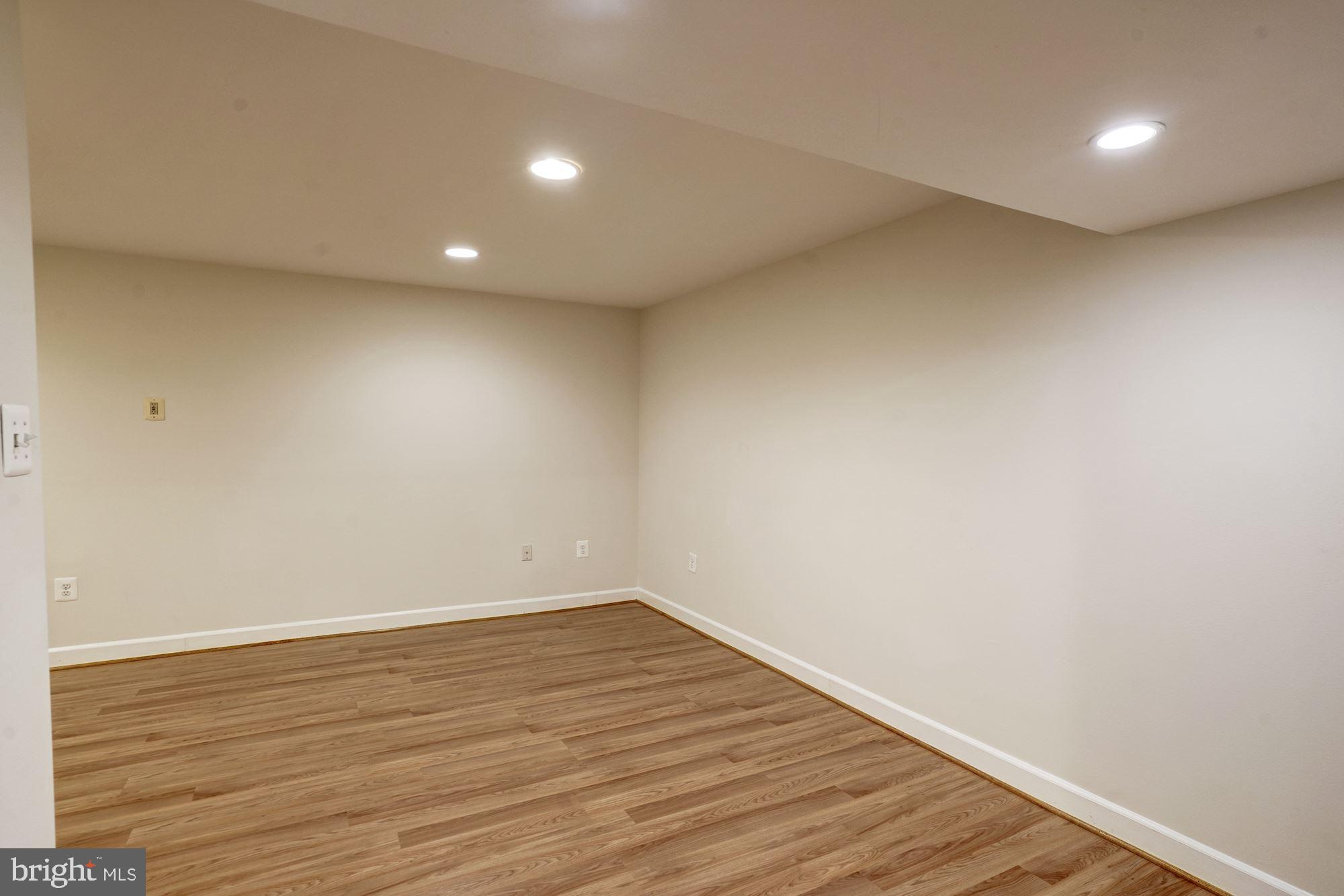 DEEPWOOD - Residential Lease