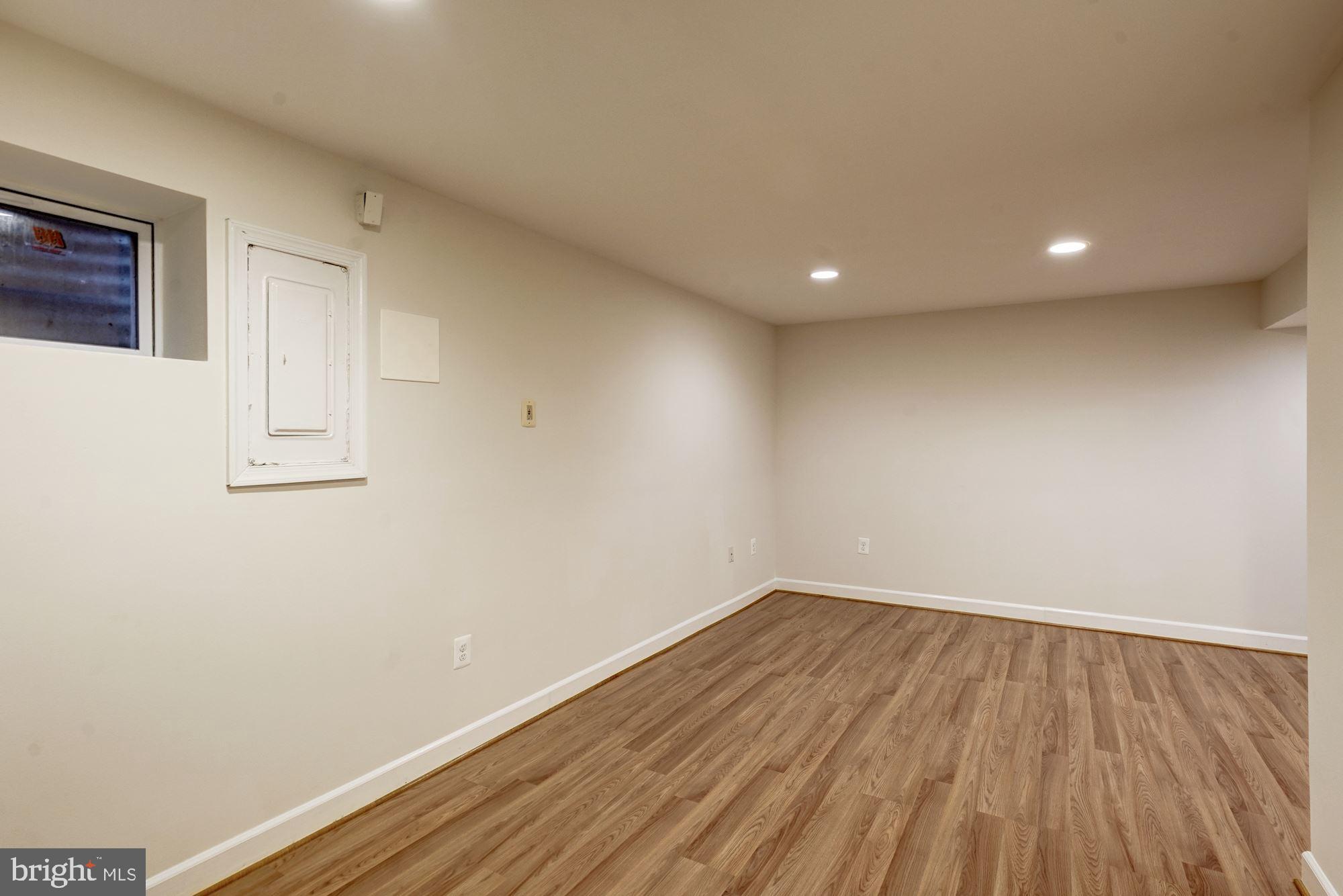 DEEPWOOD - Residential Lease