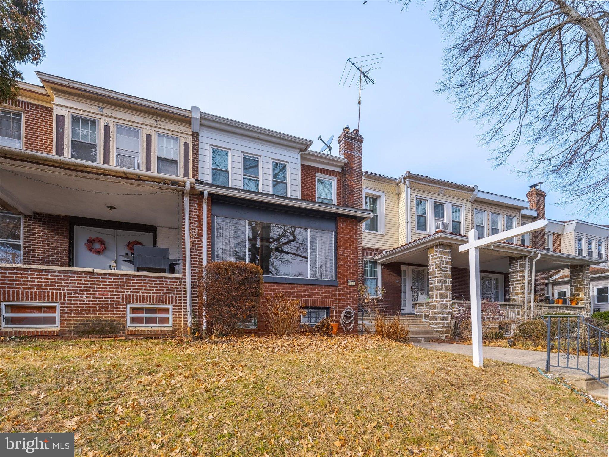 321 E PHIL ELLENA STREET