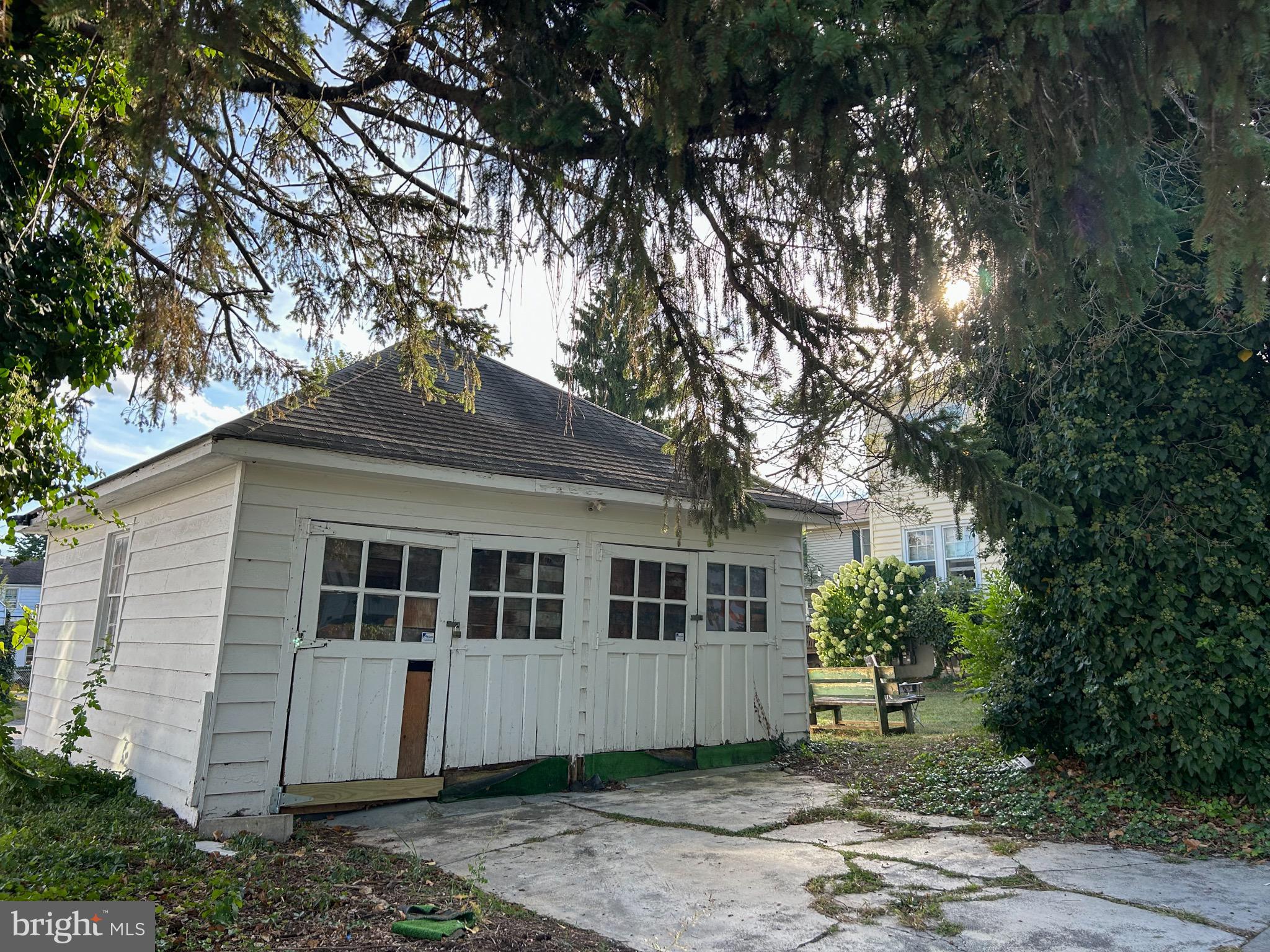 HENRY LAND - Residential