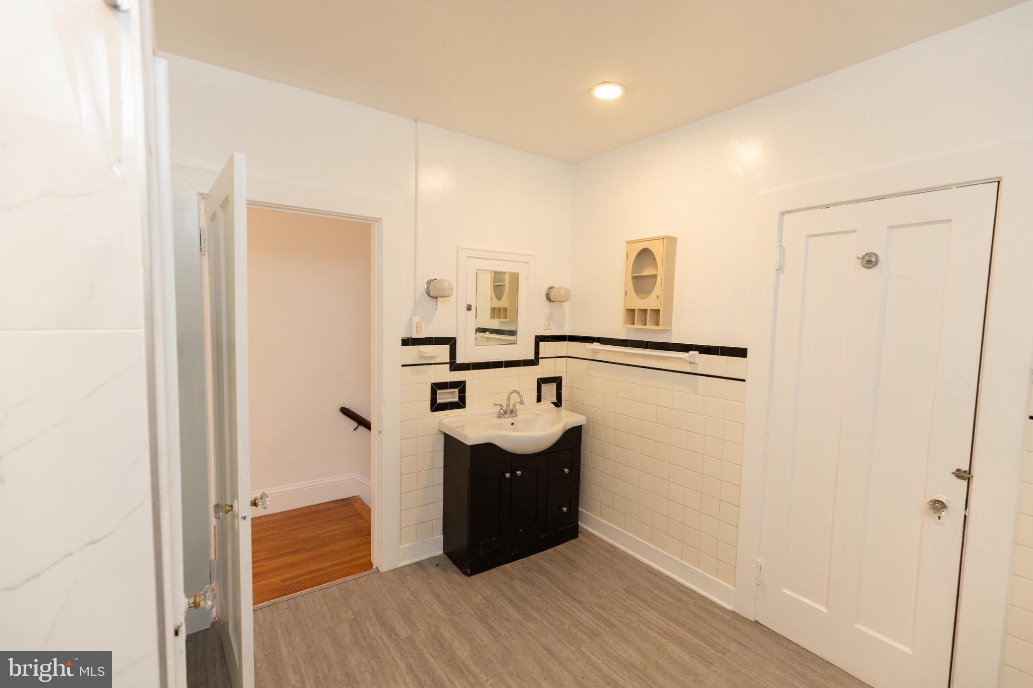 HENRY LAND - Residential