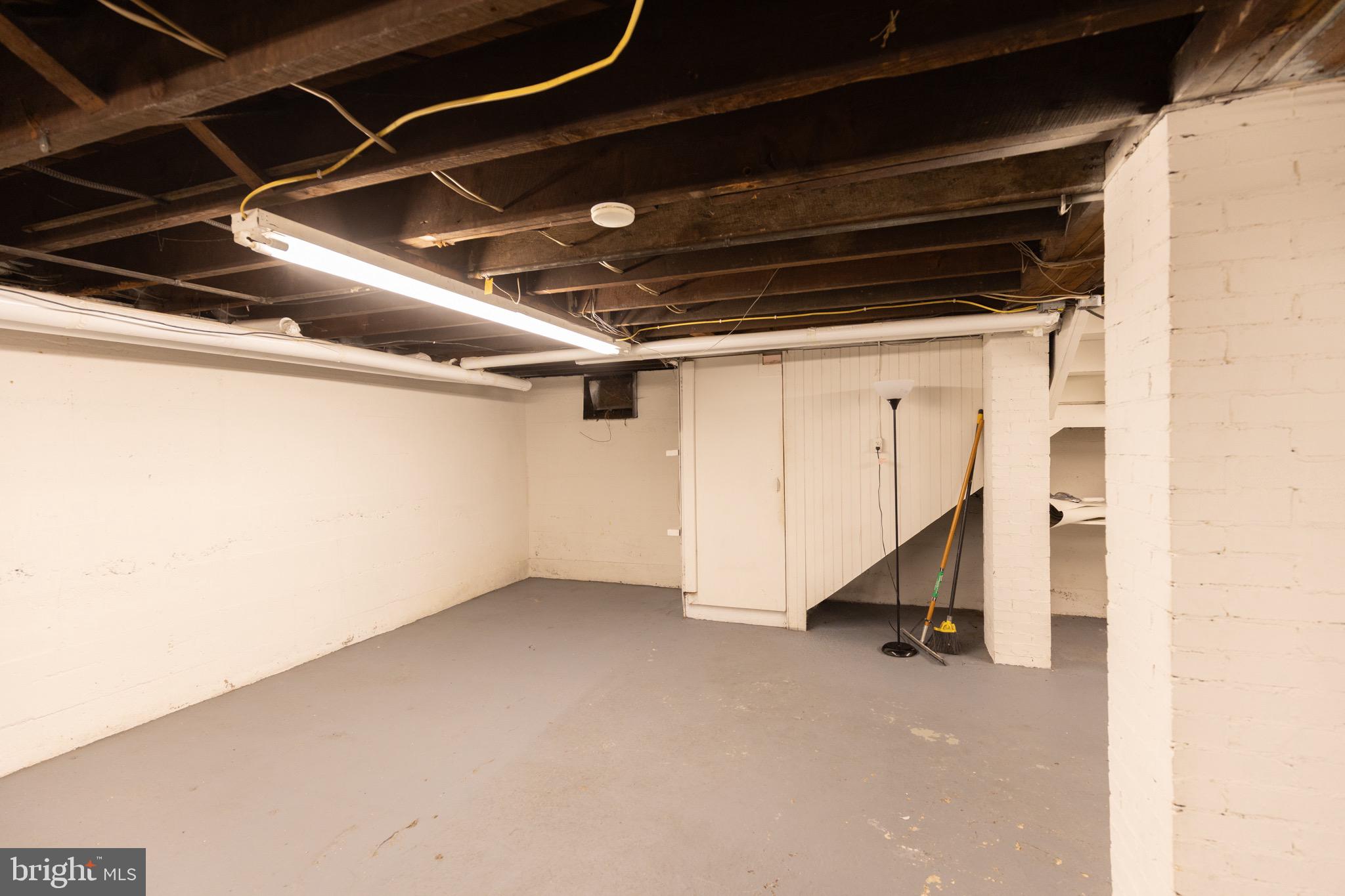 HENRY LAND - Residential