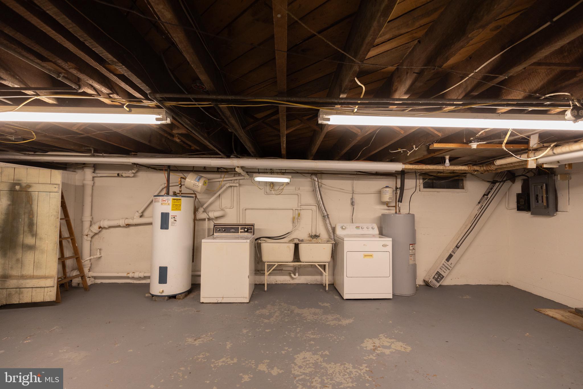 HENRY LAND - Residential