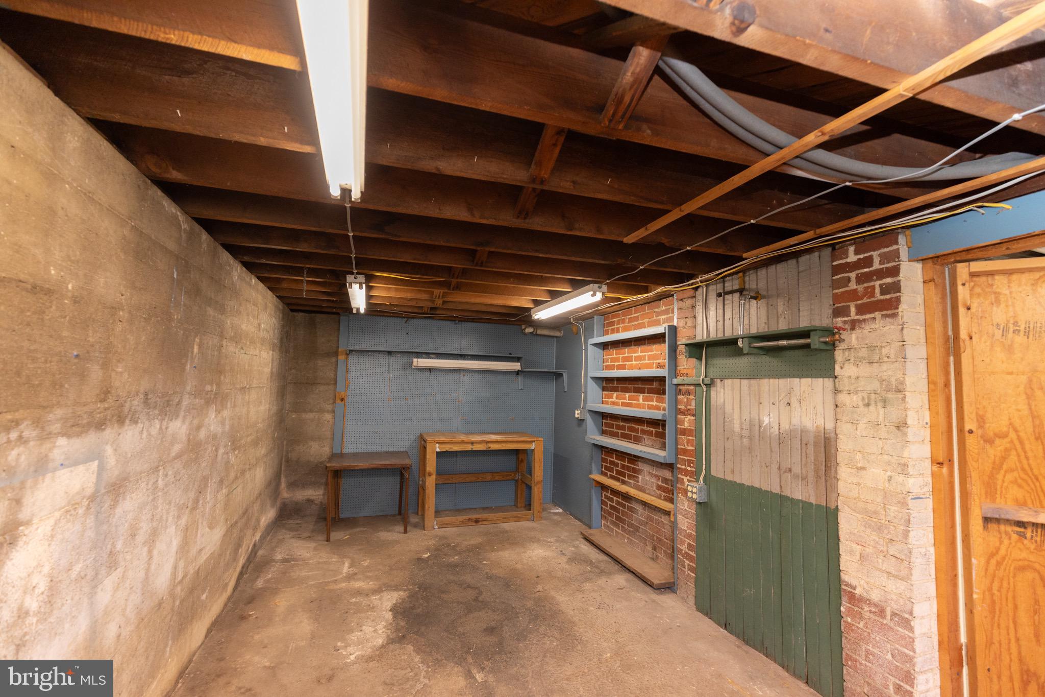 HENRY LAND - Residential