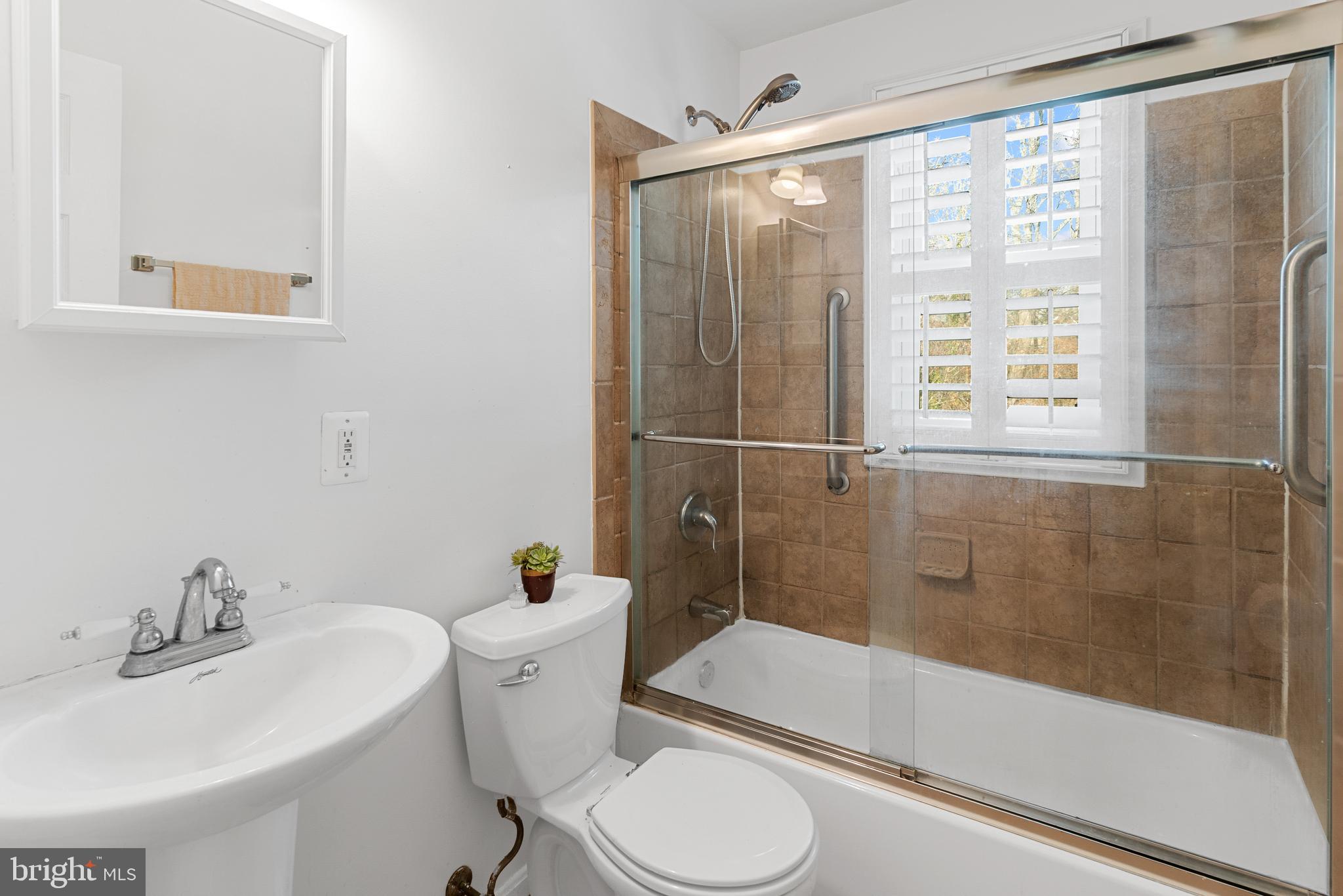 GREENWICH FOREST - Residential