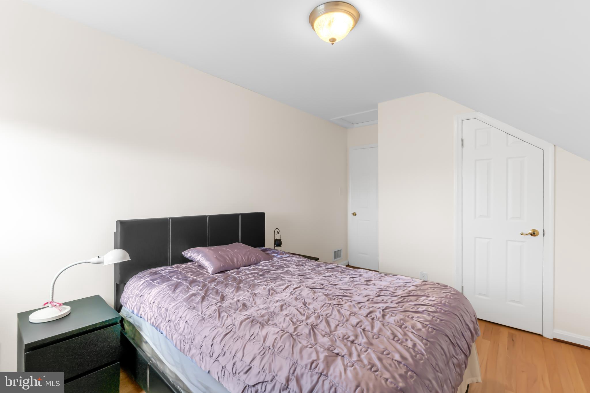 GREENWICH FOREST - Residential