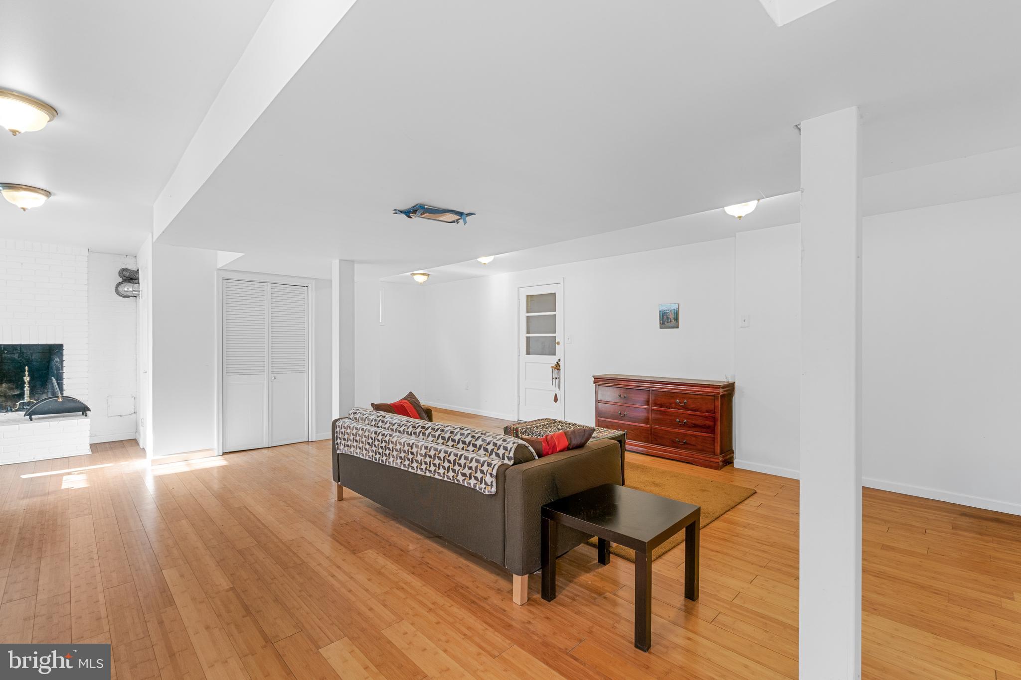 GREENWICH FOREST - Residential