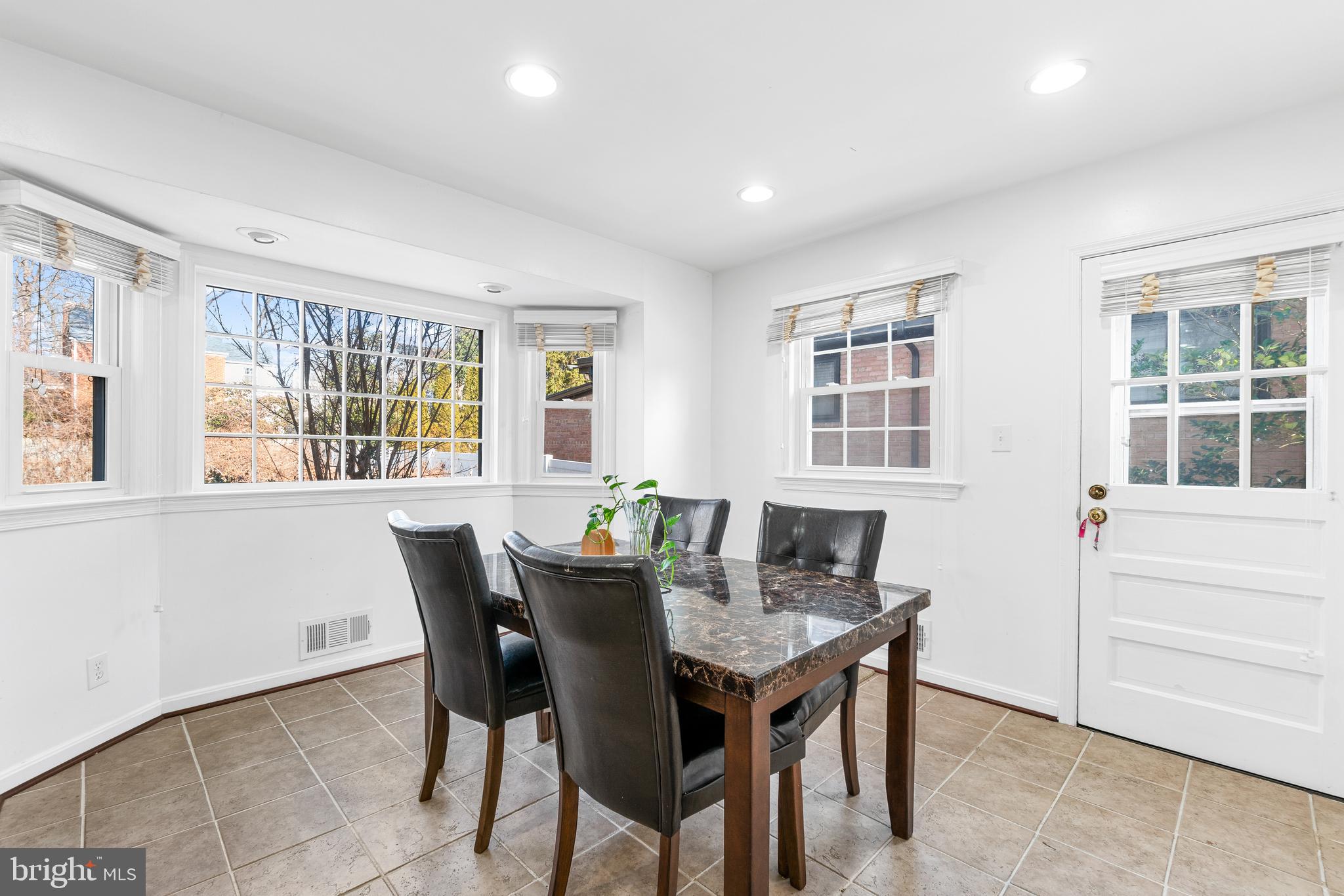 GREENWICH FOREST - Residential