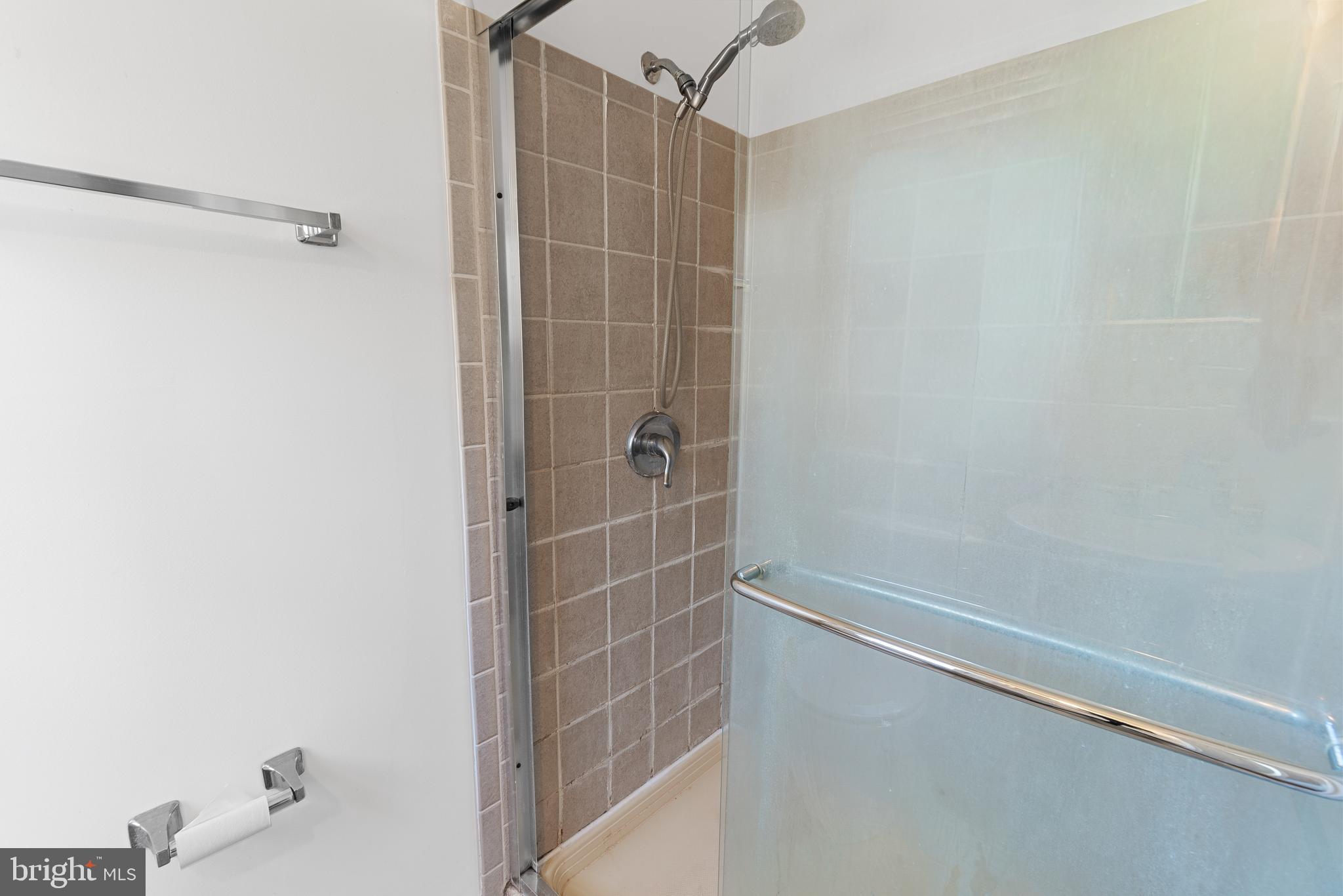 GREENWICH FOREST - Residential