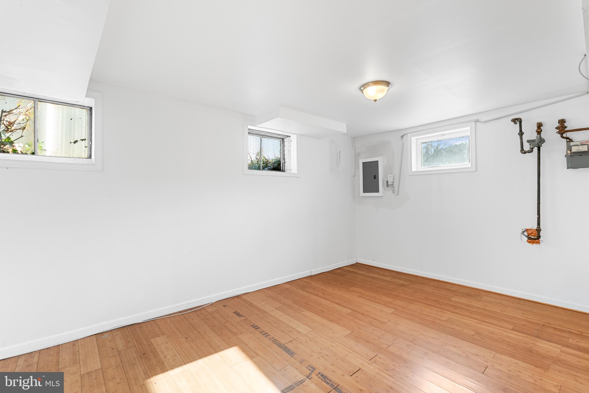 GREENWICH FOREST - Residential