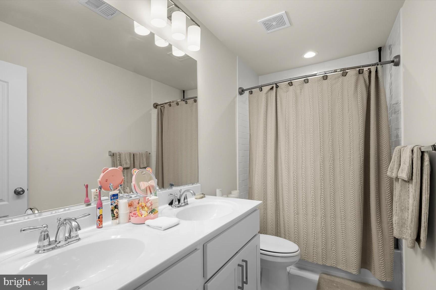 ST JAMES-PLAT 1> - Residential