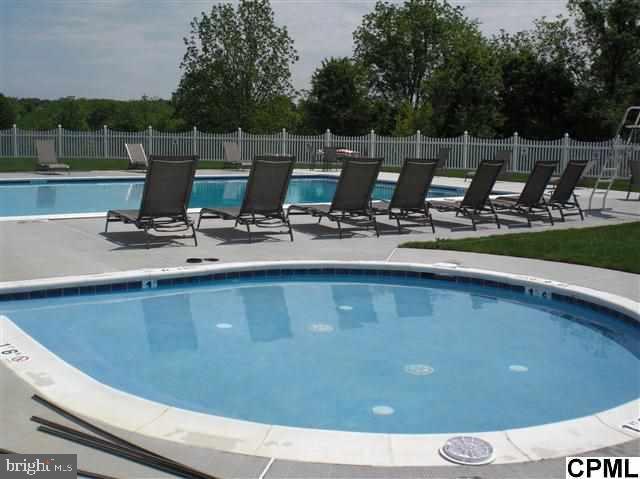 BUMBLE BEE HOLLOW - Residential