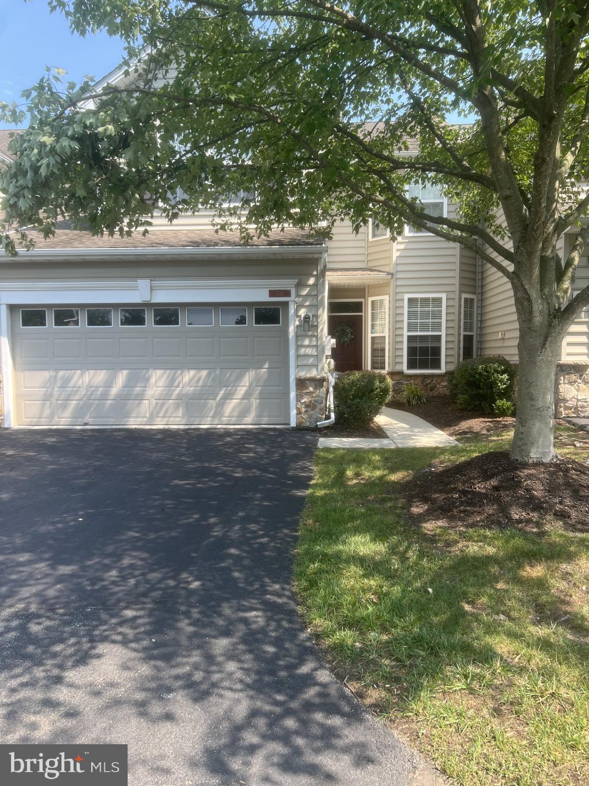 1514 LEXINGTON WAY