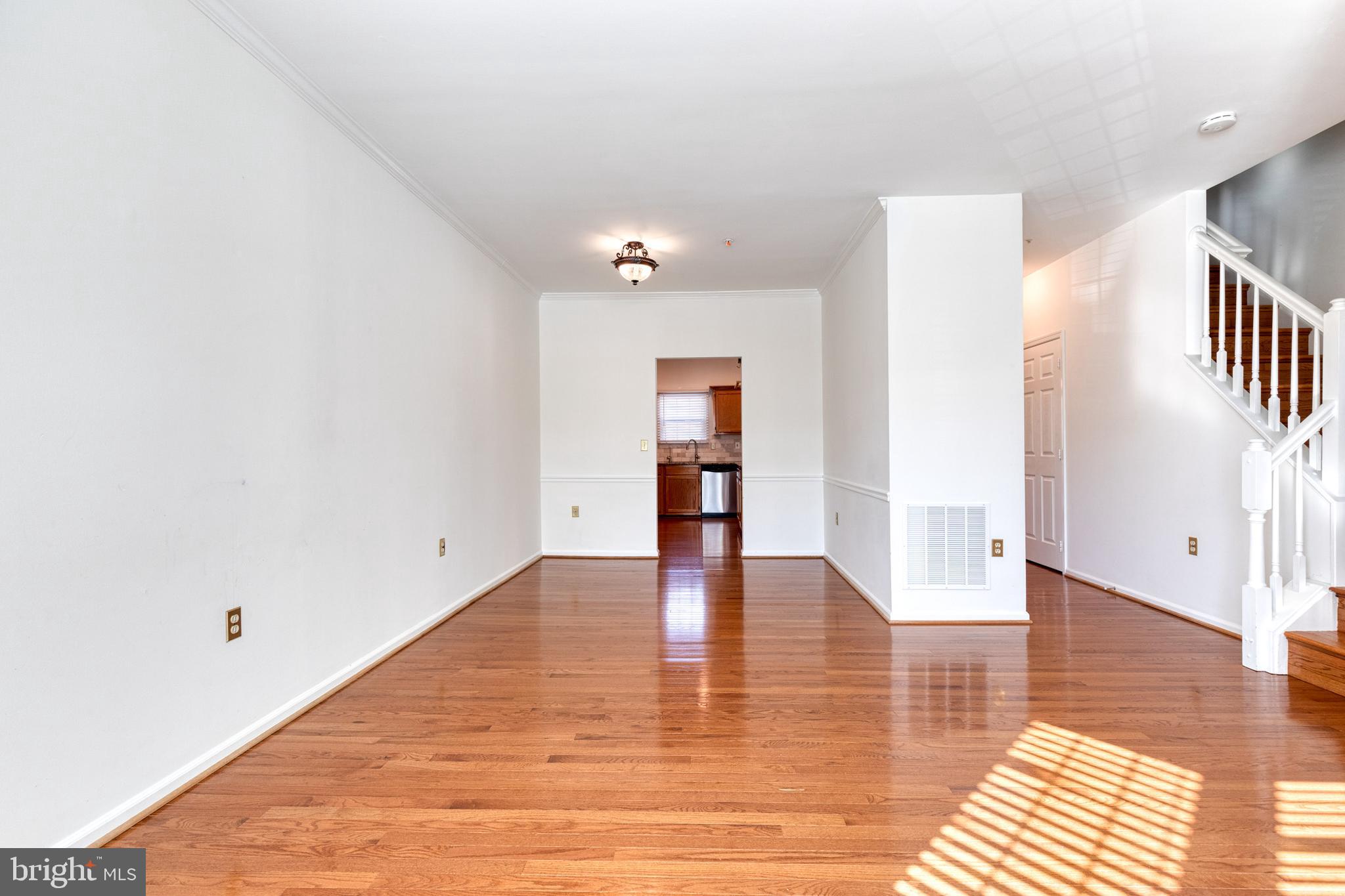 THE KNOLLS/CROFTON VILLAGE - Residential Lease