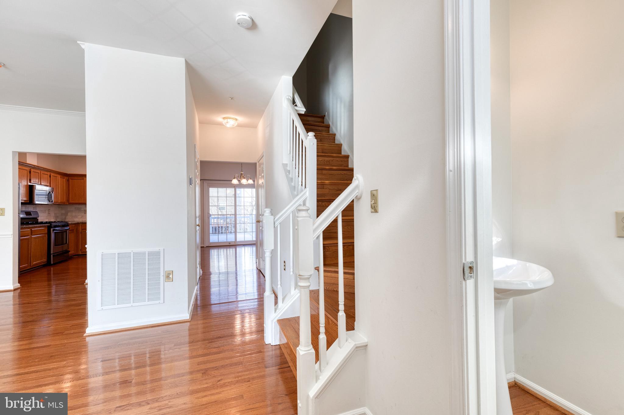 THE KNOLLS/CROFTON VILLAGE - Residential Lease